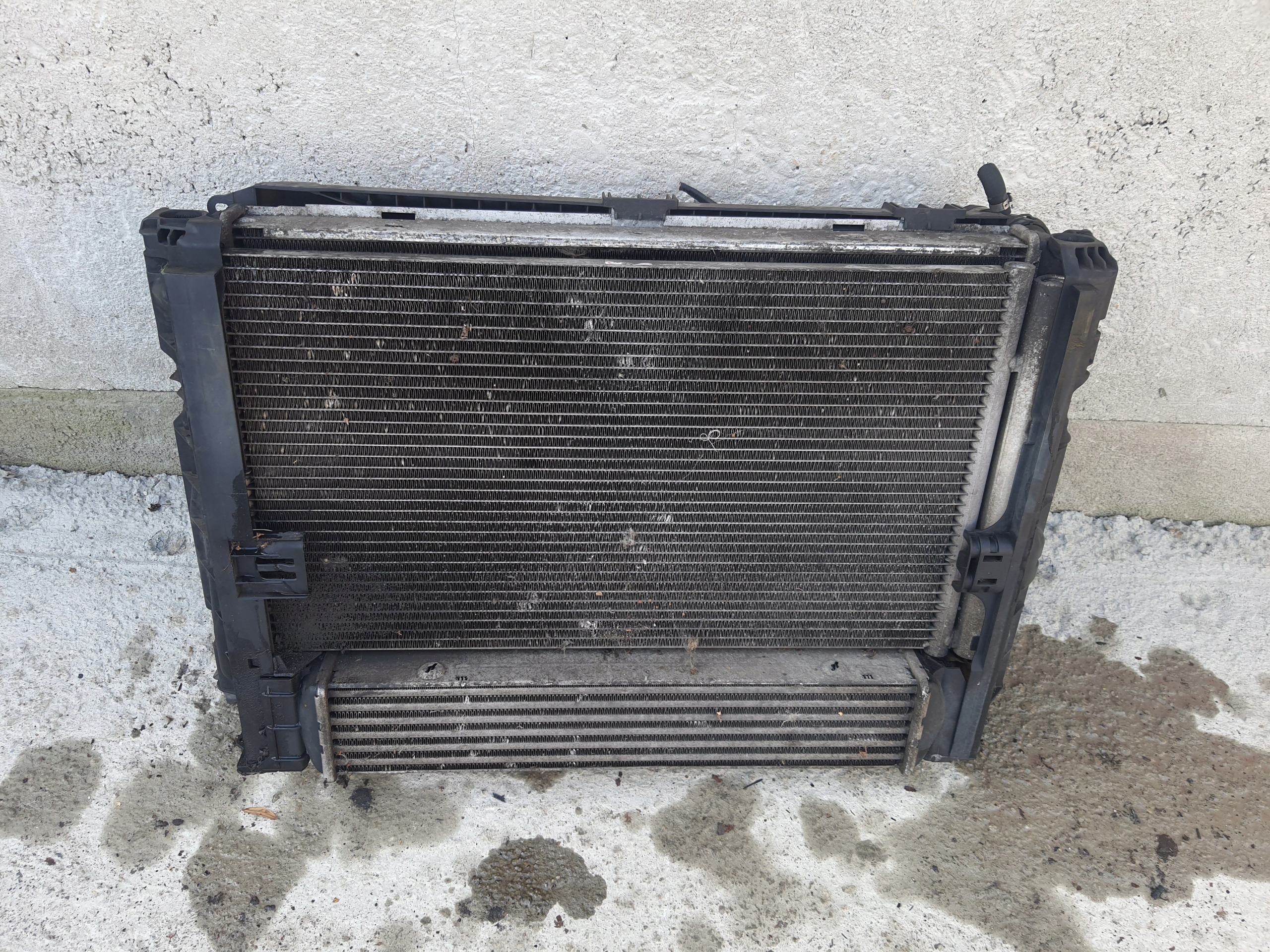 BMW 3 E90 E91 08-12 KOMPLET der Kühler 2.0D