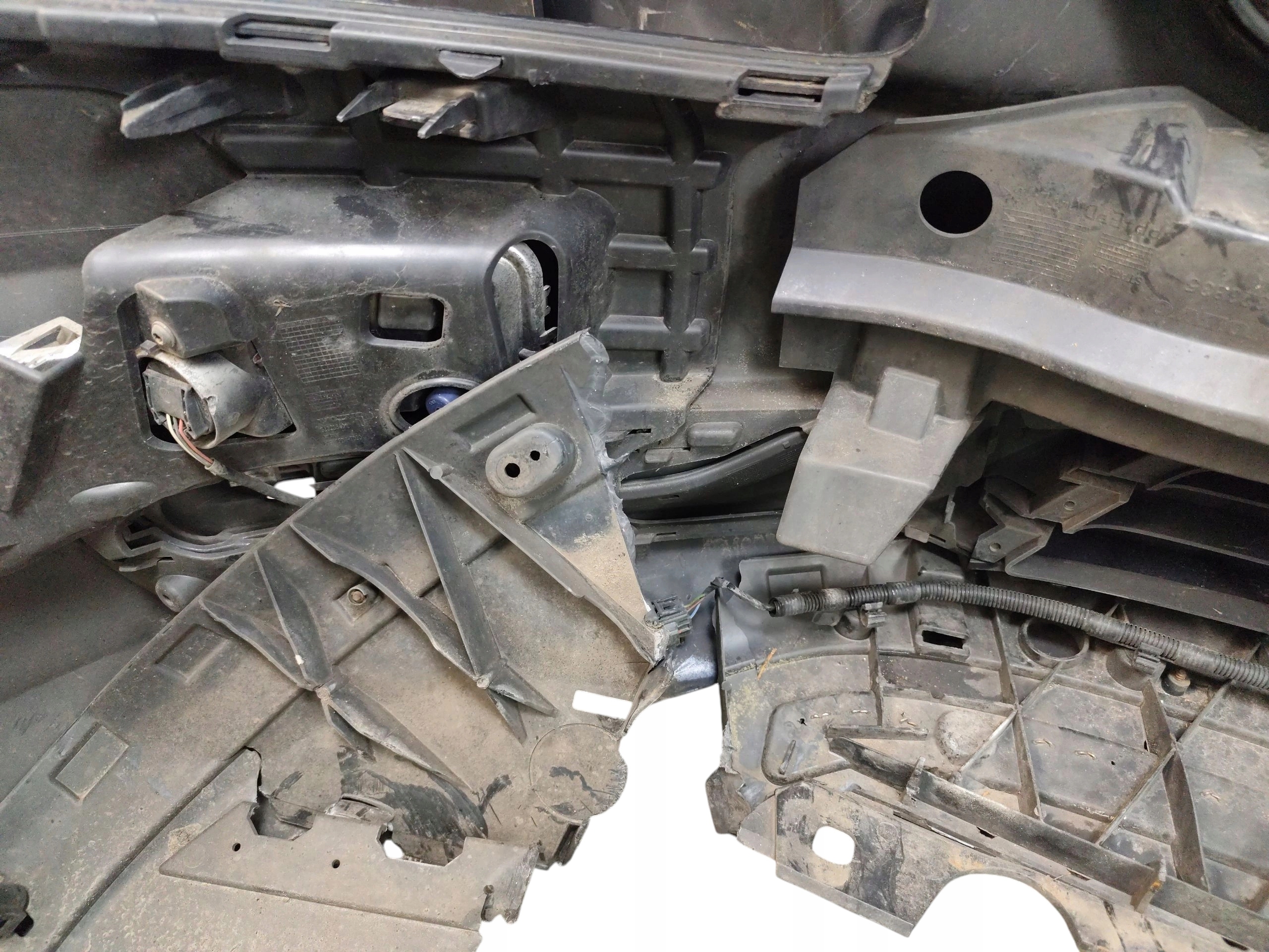 bumper front front VOLVO V60 and LIFT (2013-2018) code LAKIERU 498-46