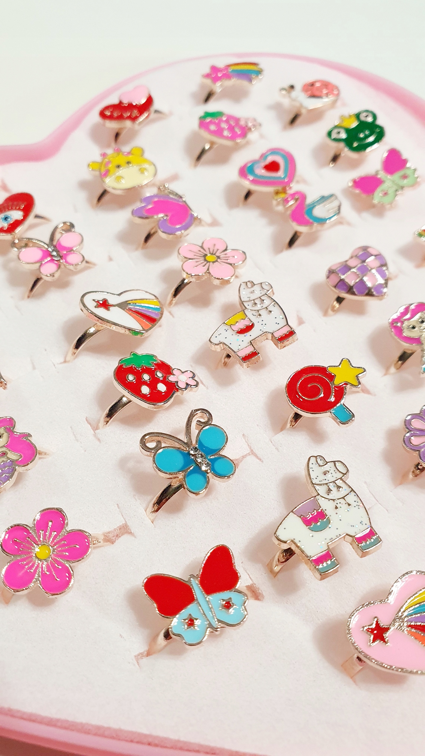 Zestaw pierścionki dla dziewczynki 36 pierścionków METALOWE biżuteria etui Kolor wielokolorowy