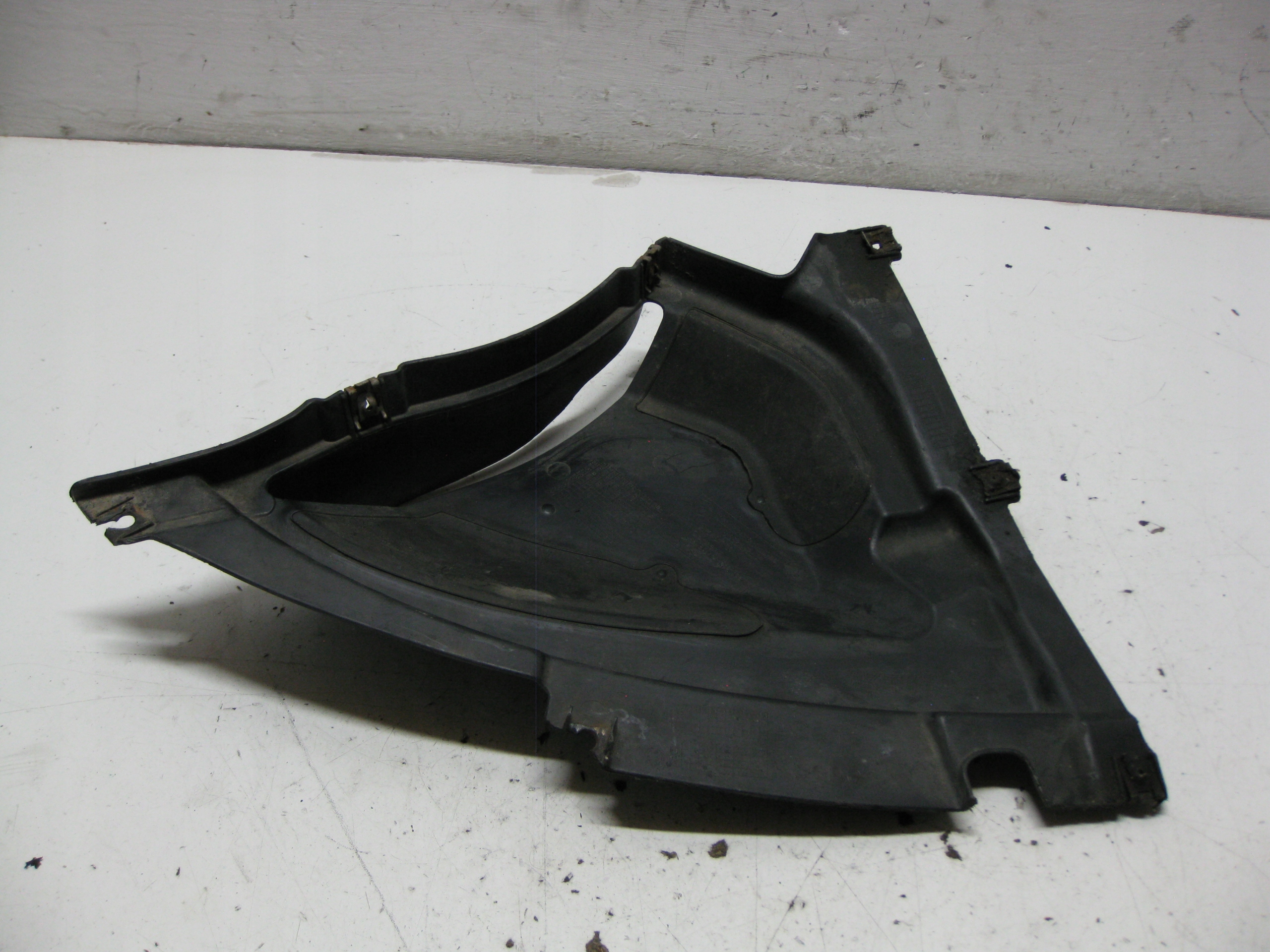 BMW F20 1.6i 14R podblatník pravý předek 8052652