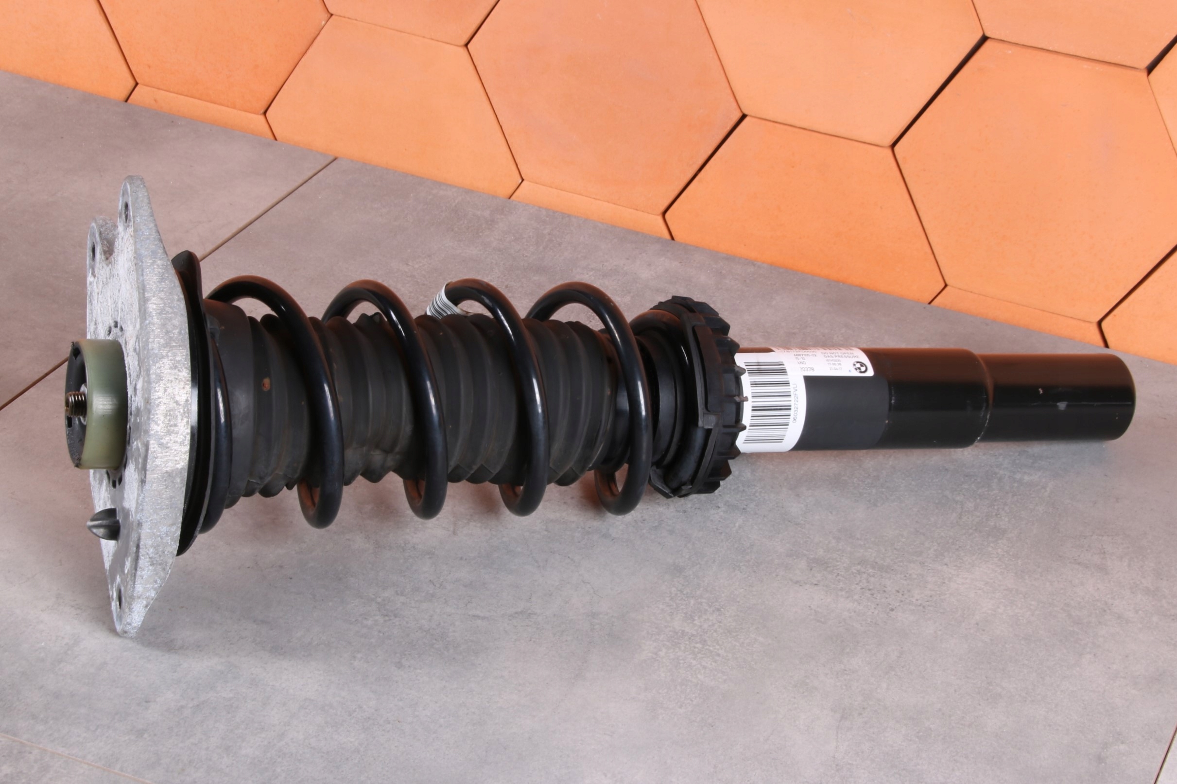 BMW i3 I01 LCI shock absorber left front front 6887105 15236 km !!!