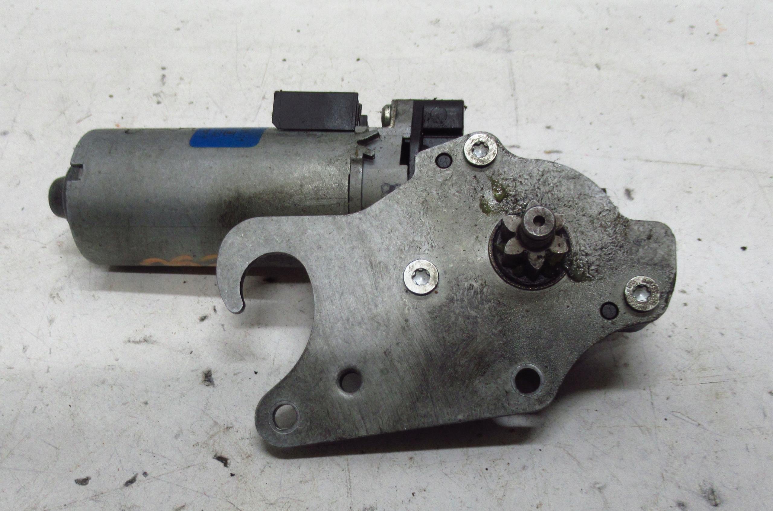 BMW 3 E90 E91 motor upravljanje sjedalo 0130002632