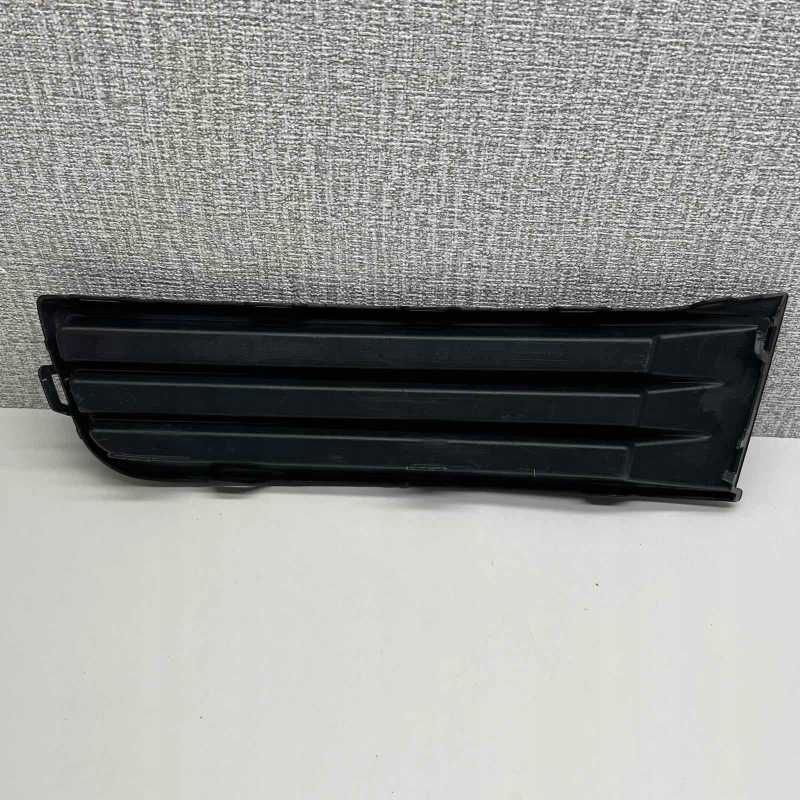 VW TOURAN grid of a bumper front left 5TA853665