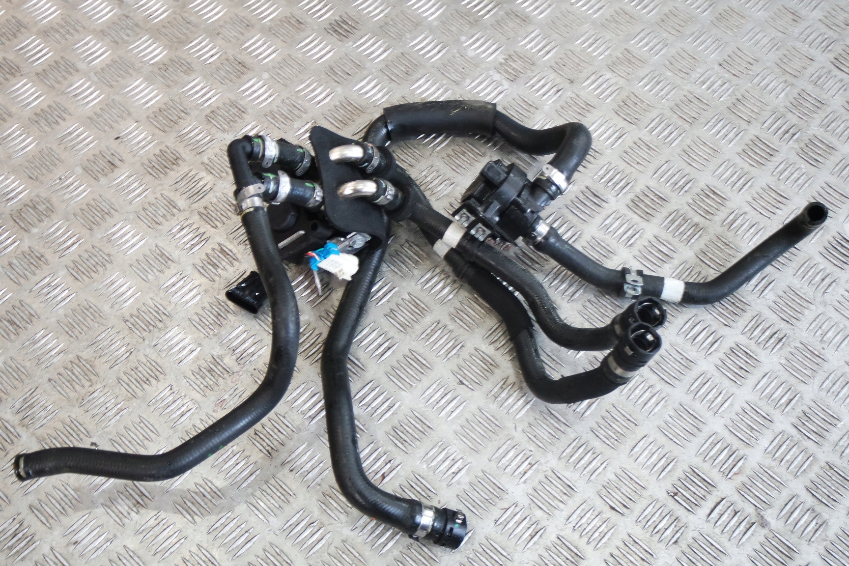 НАСОС ВОДЫ ПРОВОДА ФЕРРАРИ 488 67000207