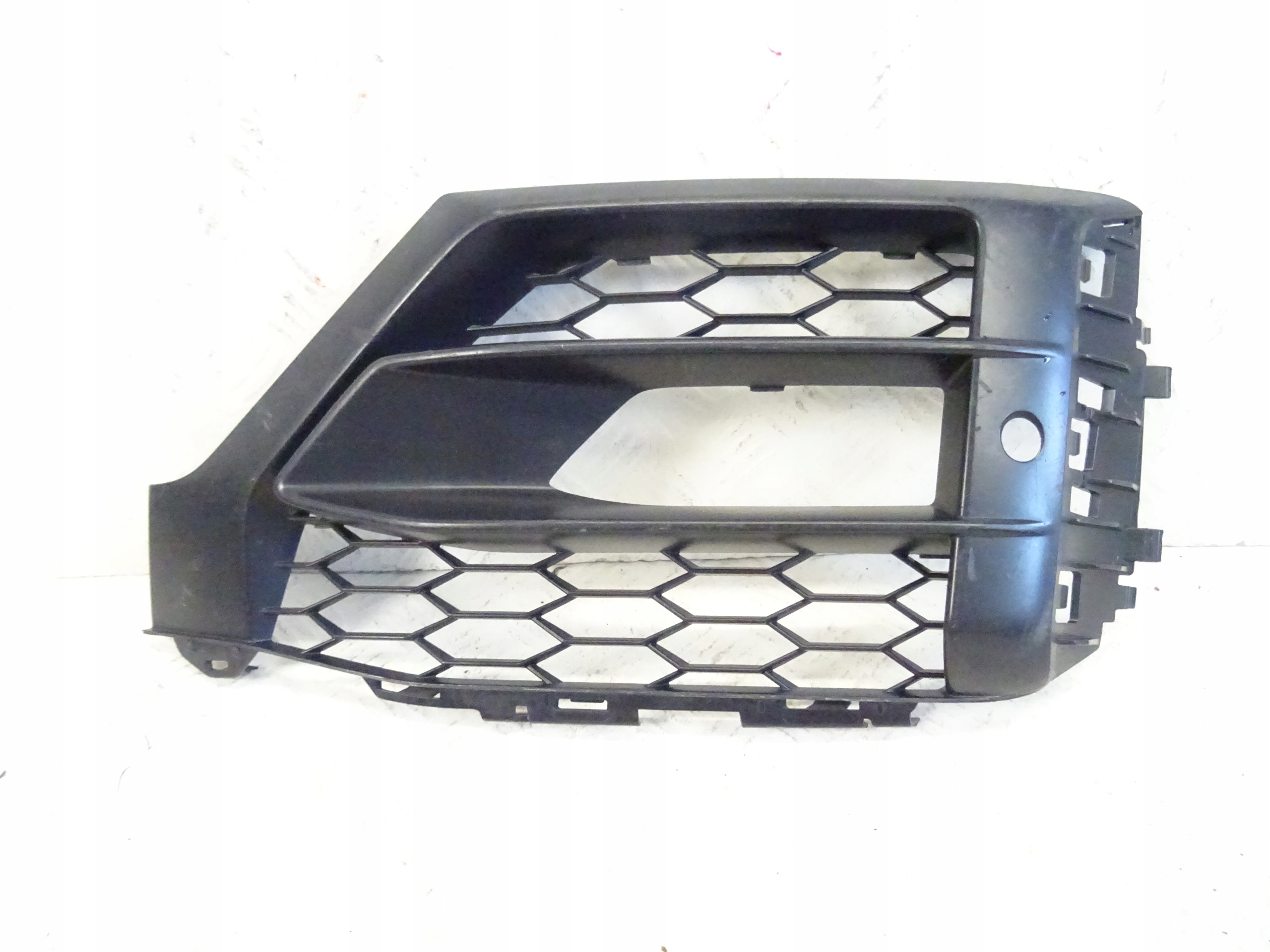 grid of a bumper front front left AUDI Q2 S-LINE 81A807681L