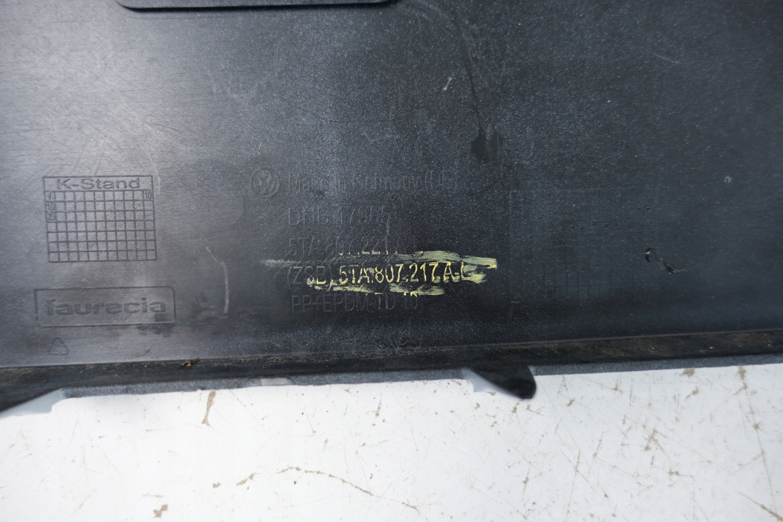 bumper front front VOLKSWAGEN TOURAN II 5TA 15- 5TA807221AL