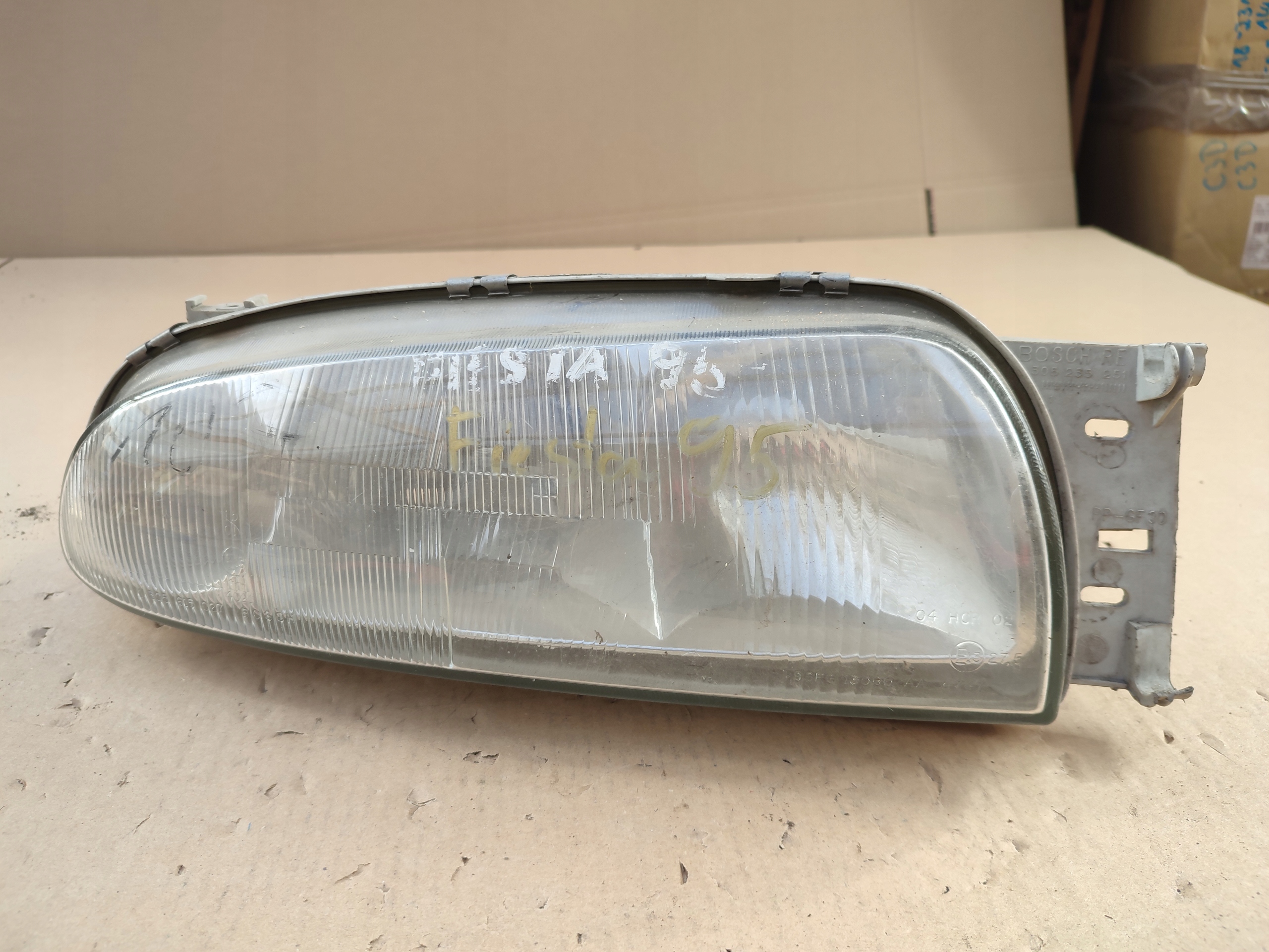 light right front REFLEKTOR MAZDA 121 FIESTA MK4 1305235251