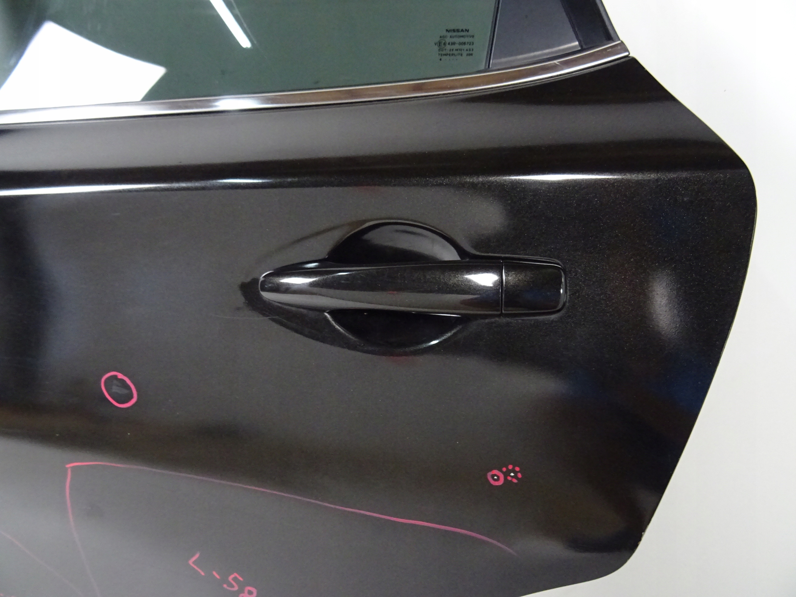 PULSAR DRZWI LEWE TYŁ GNO KOMPLETNE 2014 ROK Typ samochodu 4x4/SUV Samochody osobowe