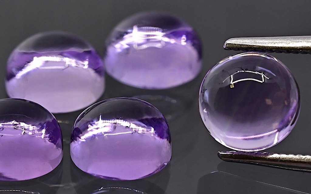 Ametyst Aa kulatý kabošon fi 10 mm