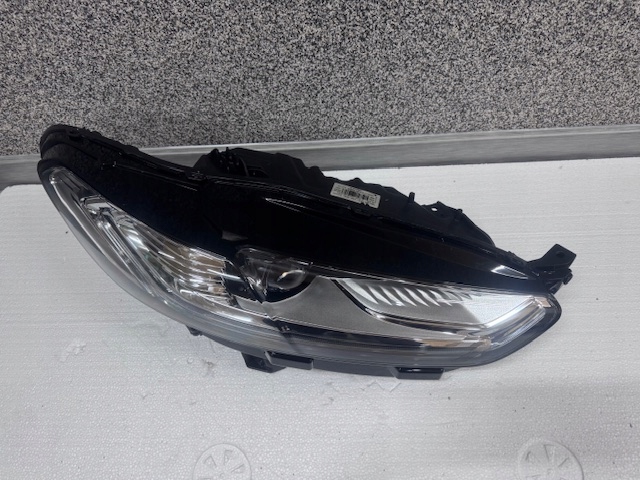 light right Ford Mondeo MK5 Full Led 2019
