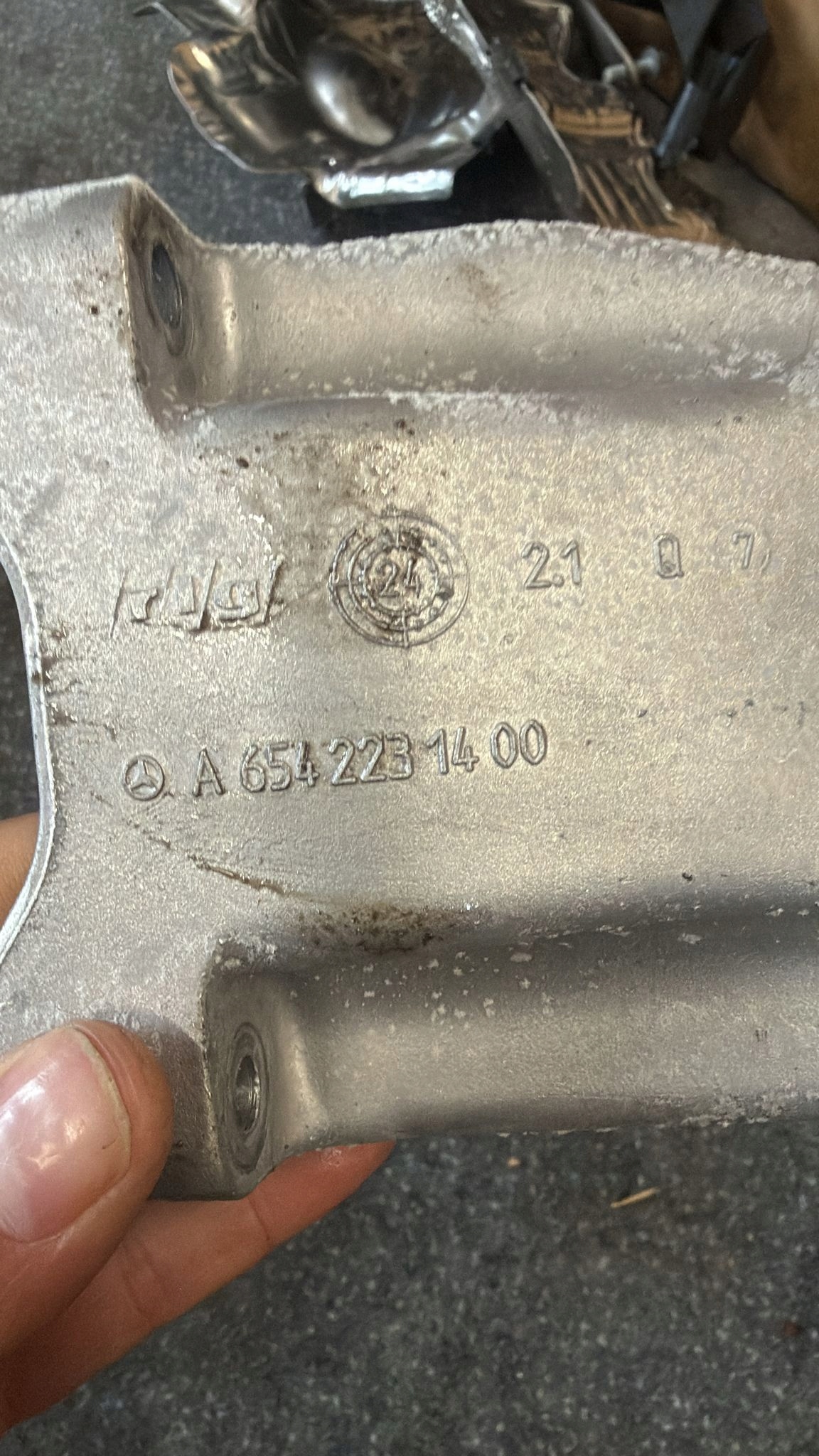 1919. holder engine mount MERCEDES A6542231400