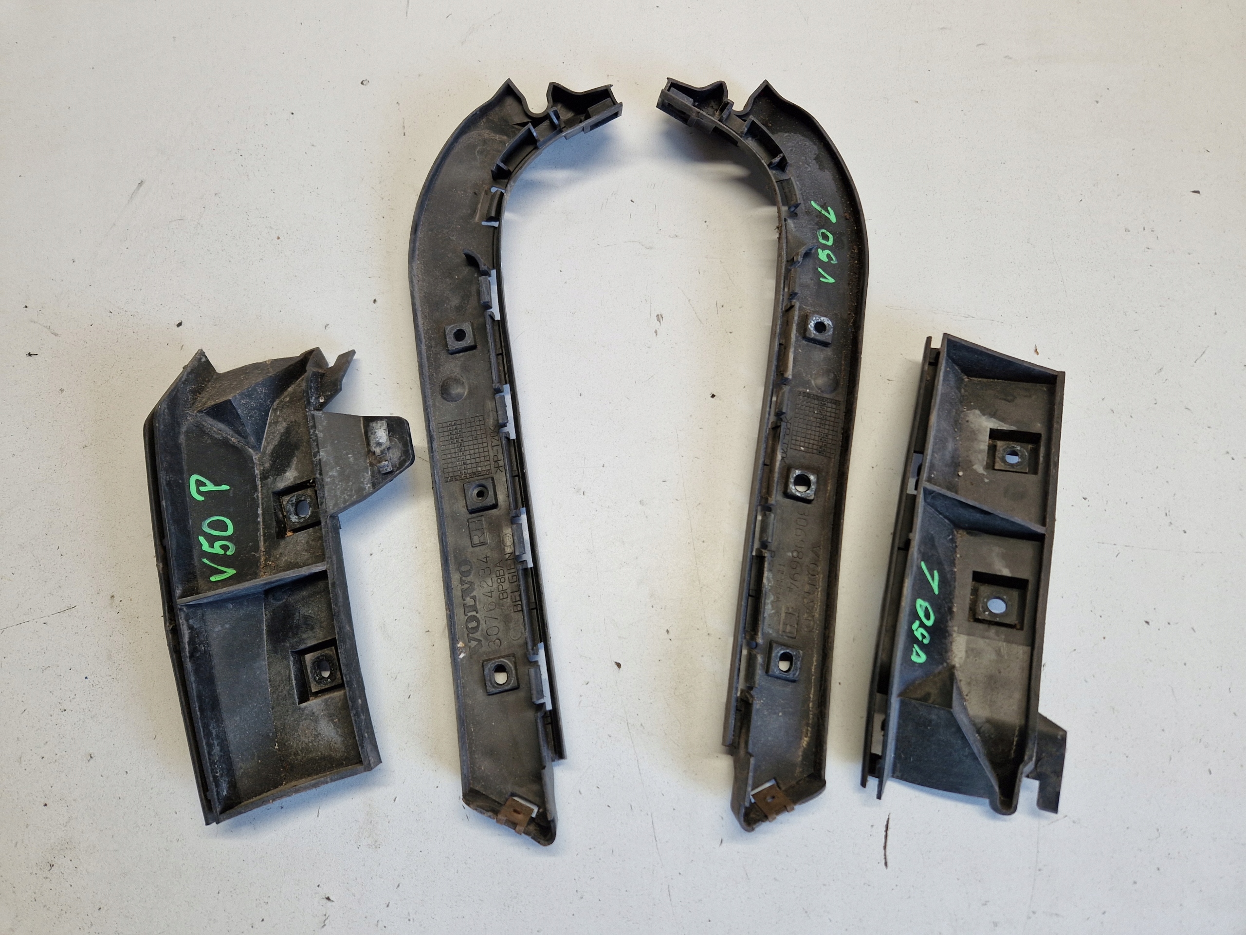 bumper bracket right rear part VOLVO V50 KOMPLET