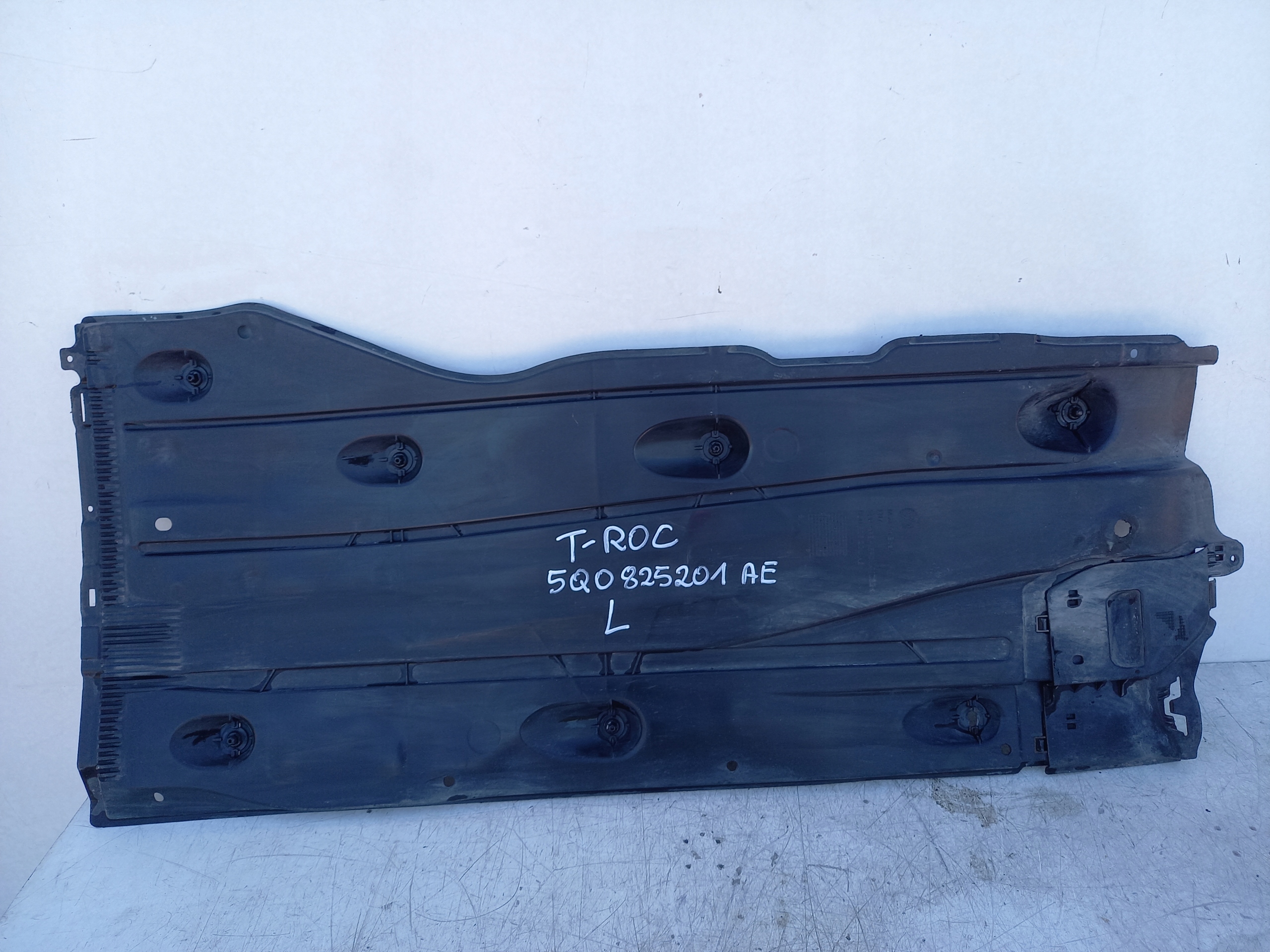 Płyta pod karoserie lewa VW T-ROC 5Q0825201AE Numer katalogowy części 5Q0825201AE