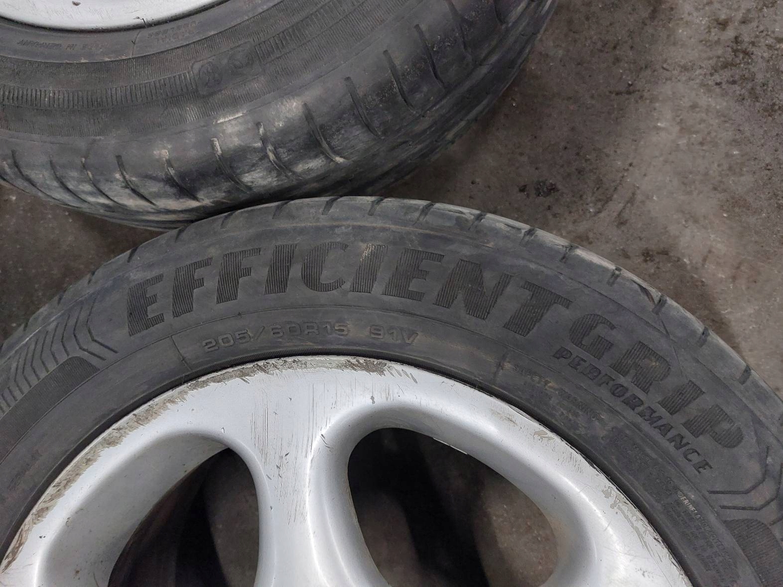 tyres summer 4 SZT 205/60R15 2013R GOODYEAR EFFICIENT GRIP PERFORMANCE