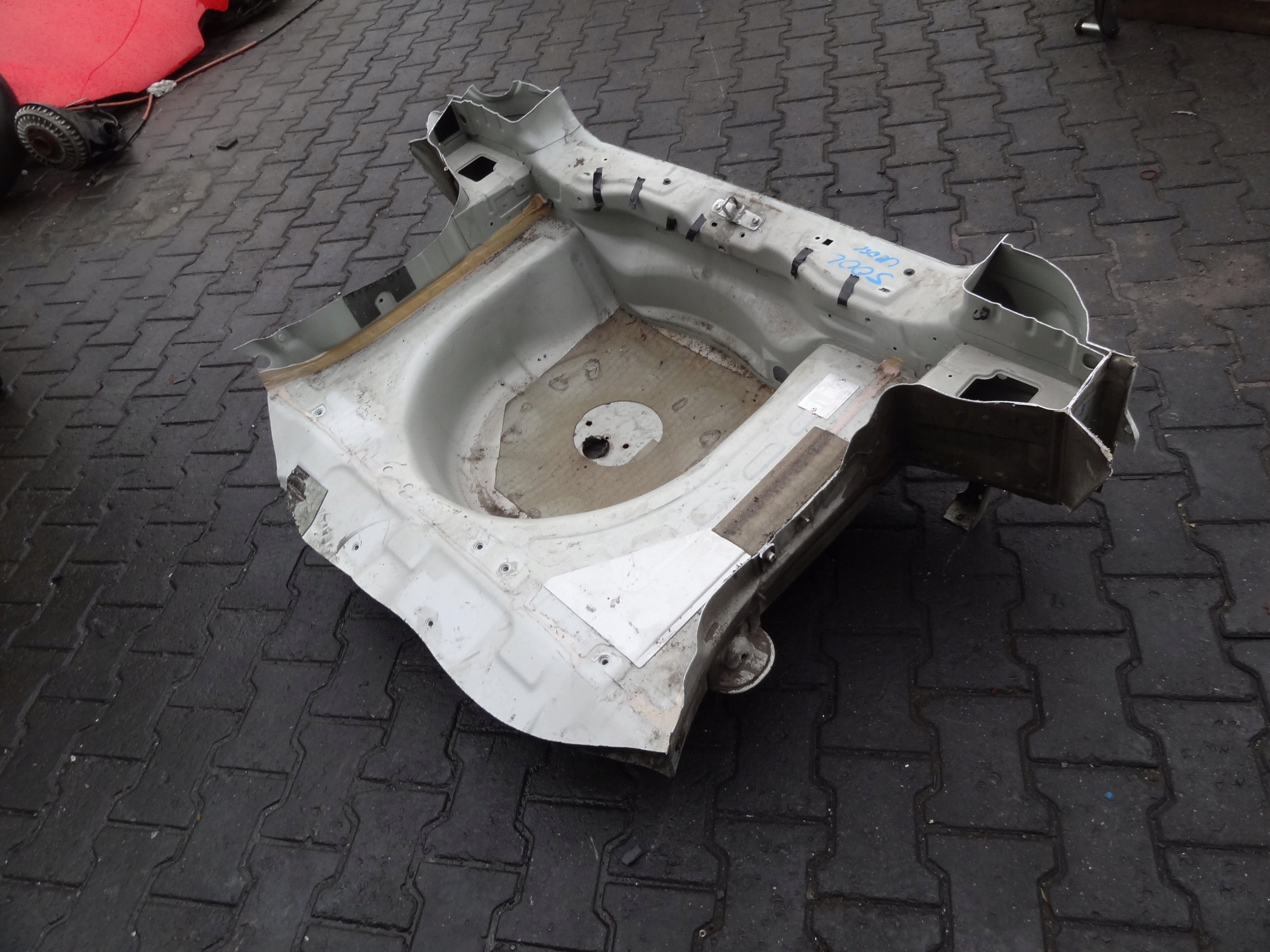 FIAT 500L 2013 PAS TYLNY Z PODLOGA SCIANA TYLNA ORYGINAL