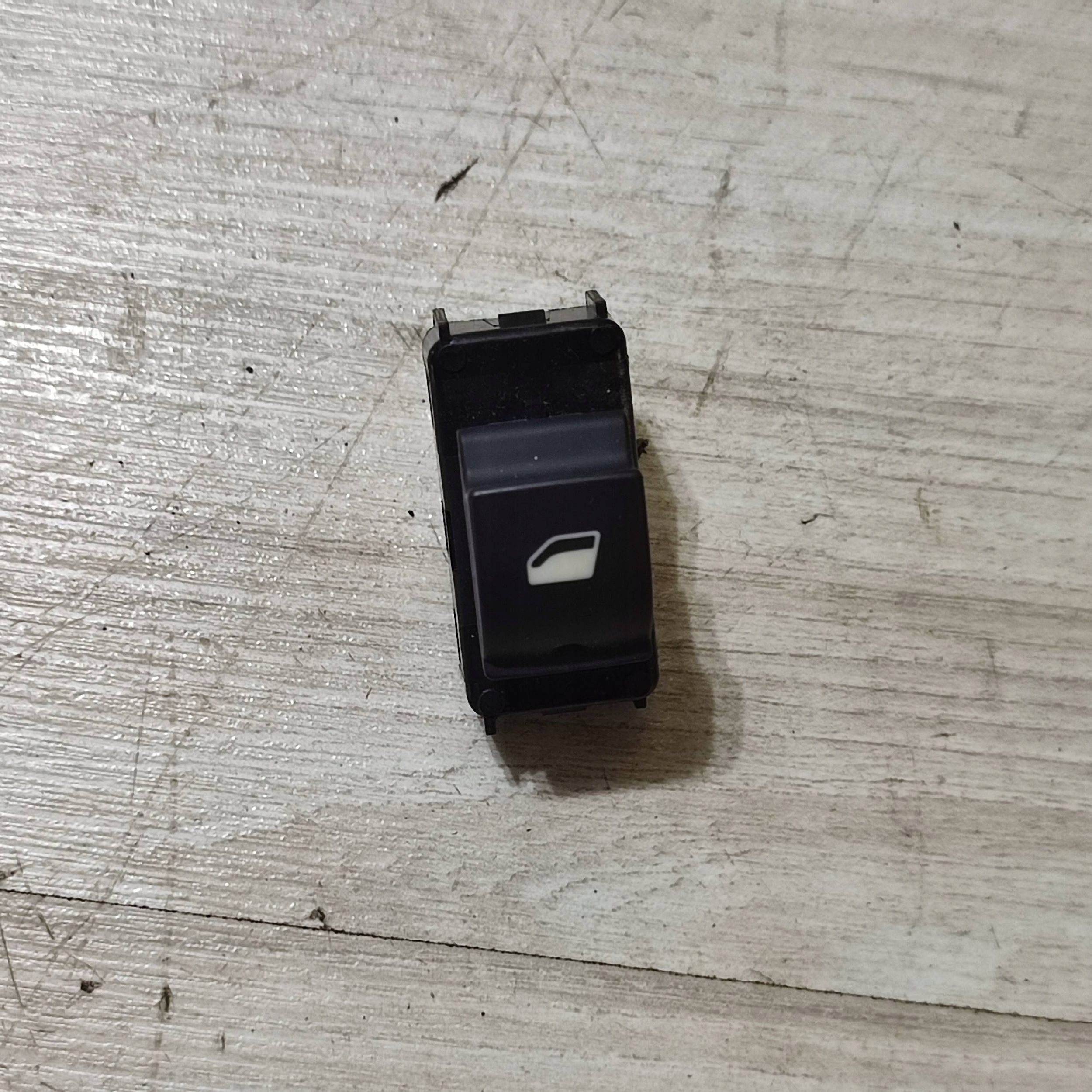 switch windows rear part side right Opel Corsa F