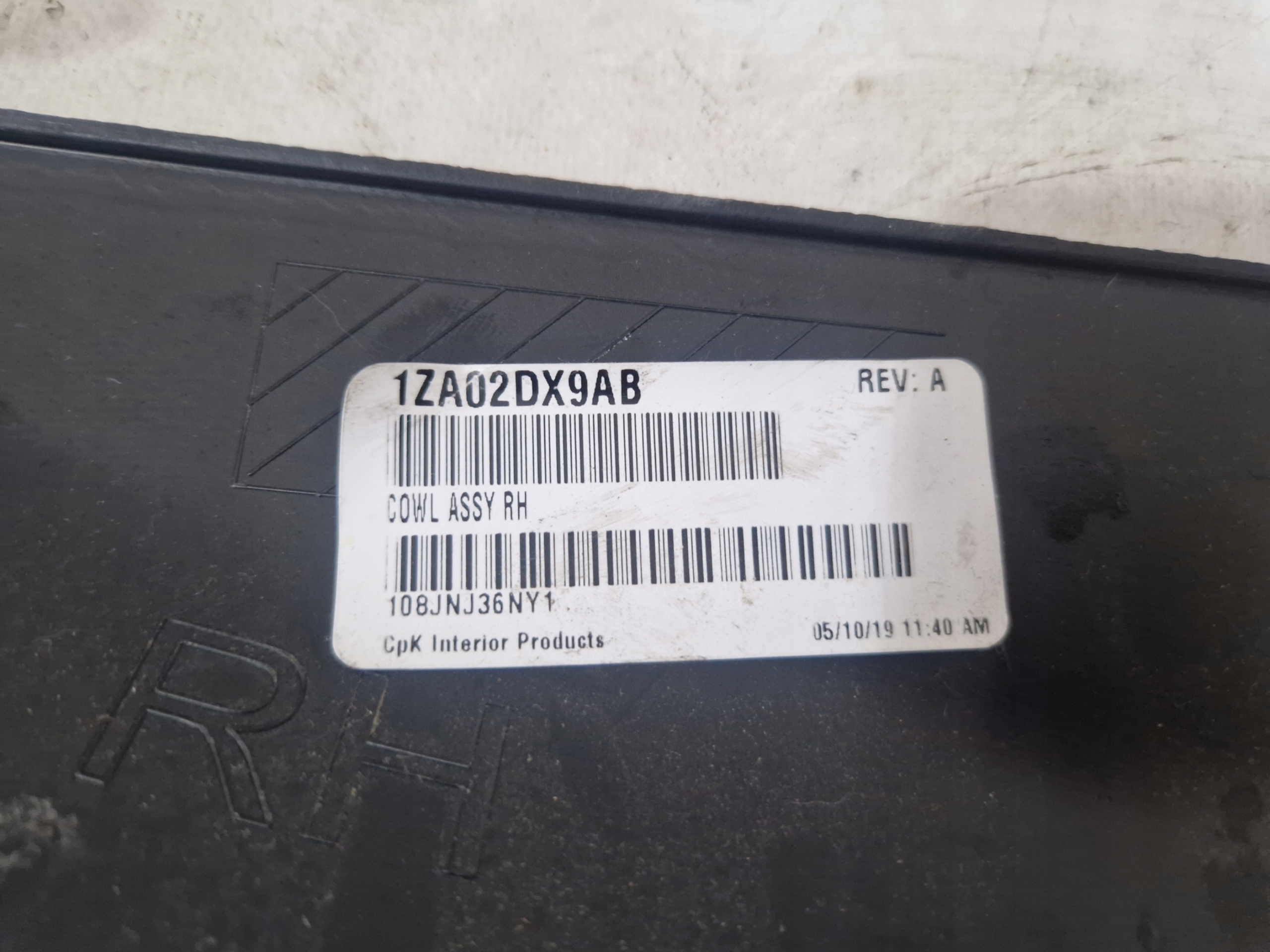 DODGE CHALLENGER 2019- moulding threshold right cover of the threshold 1ZA02DX9AB