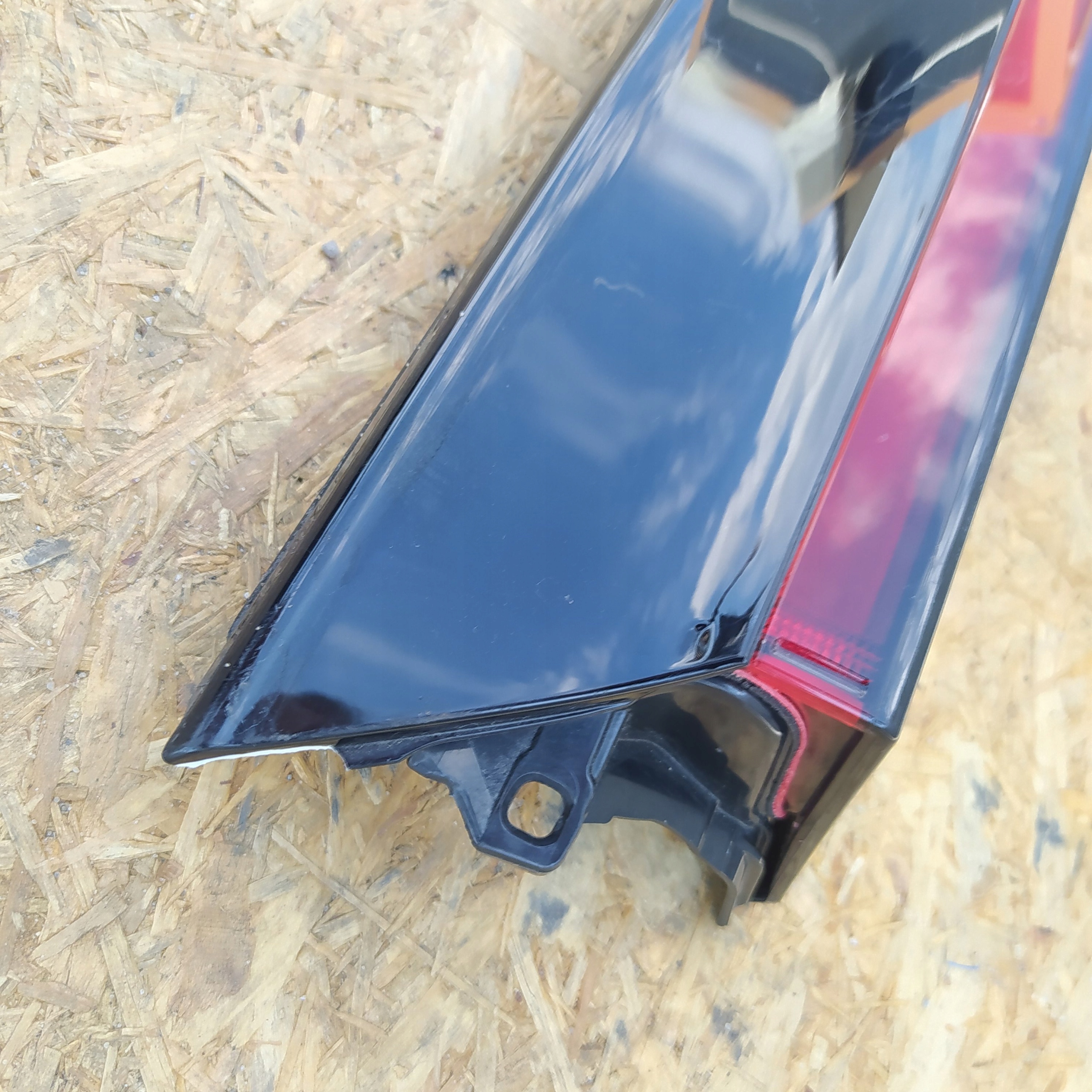 TOYOTA YARIS CROSS LISTWA OŚWIETLENIE TYLNEJ TABLICY REJESTRACYJNEJ Producent części Toyota OE