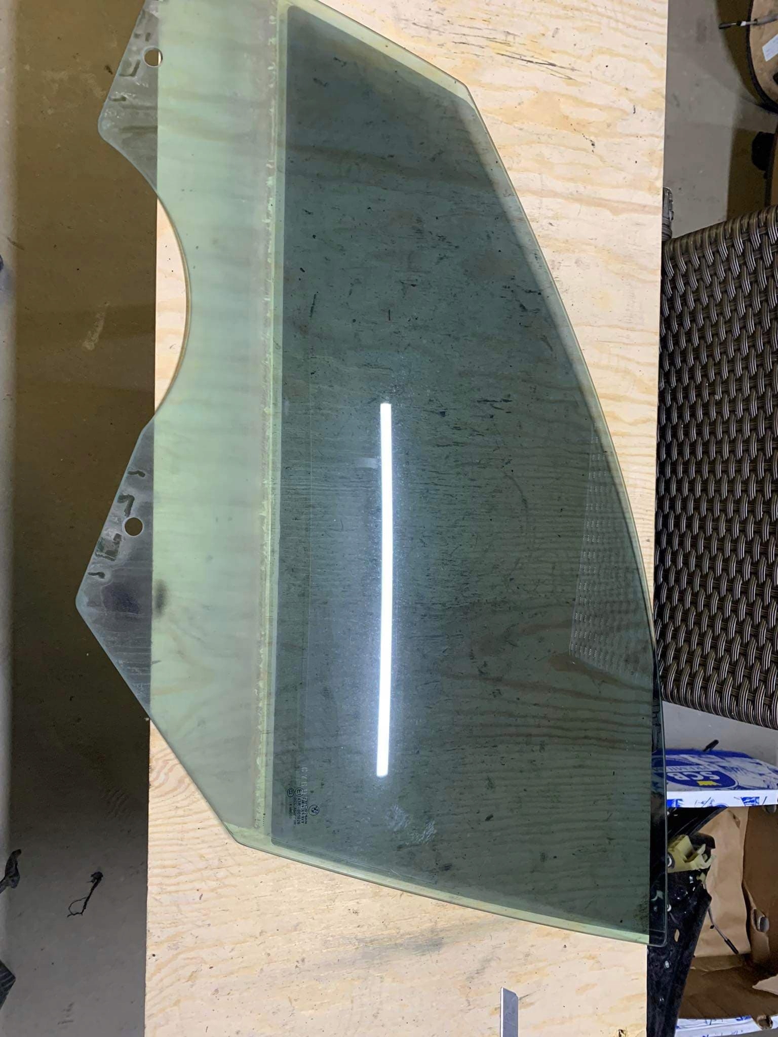 Стекло переднее левое bmw F01 f02