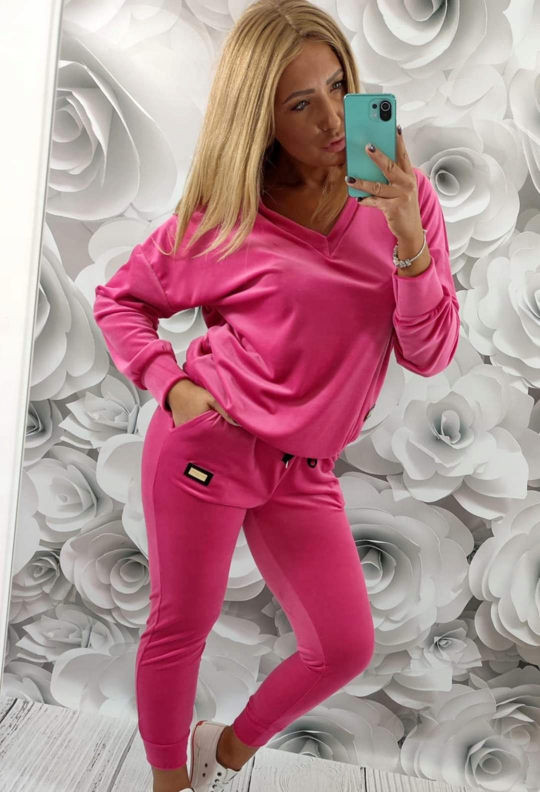 WELUROWY MIĘCIUTKI DRES dekolt V-neck r50 Marka inna