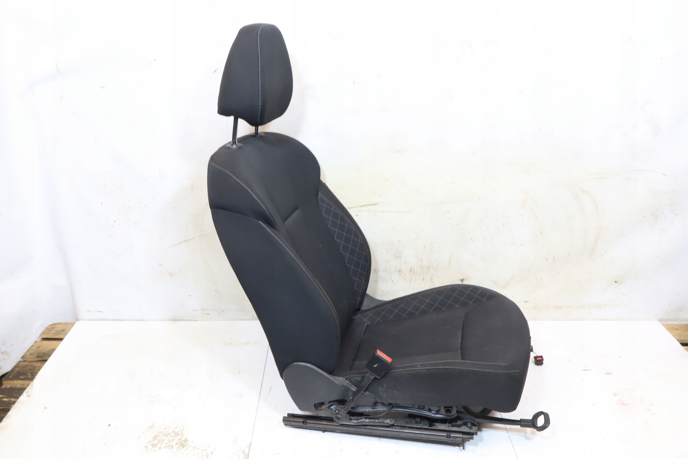 кресло передний левый SKODA SUPERB II