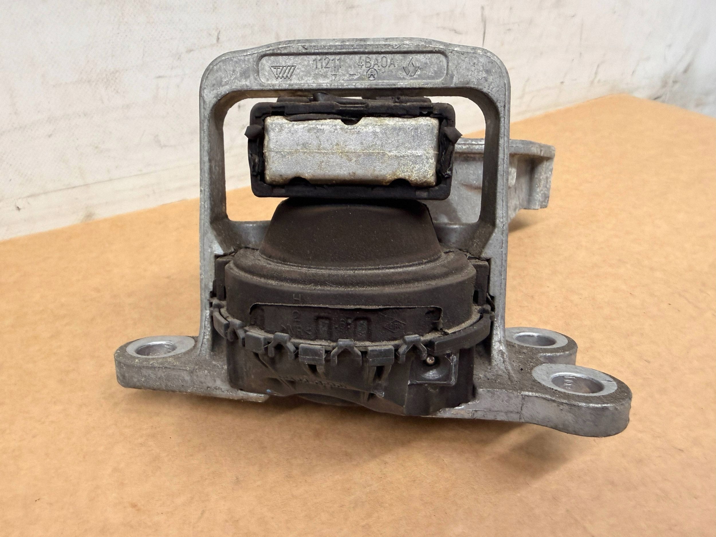 Renault Megane IV 1.6 dCi engine mount 112842617R
