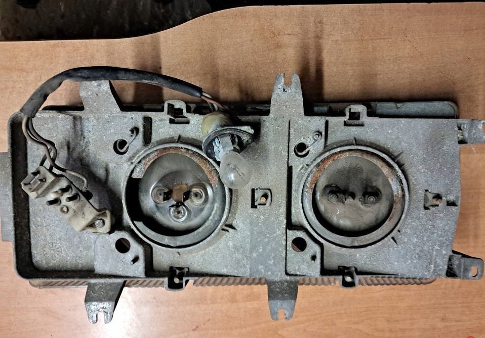 light front left MERCEDES W116 WERSJA USA LE1357F