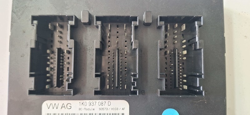 unité commande confort SKODA OCTAVIA II 1K0937087D