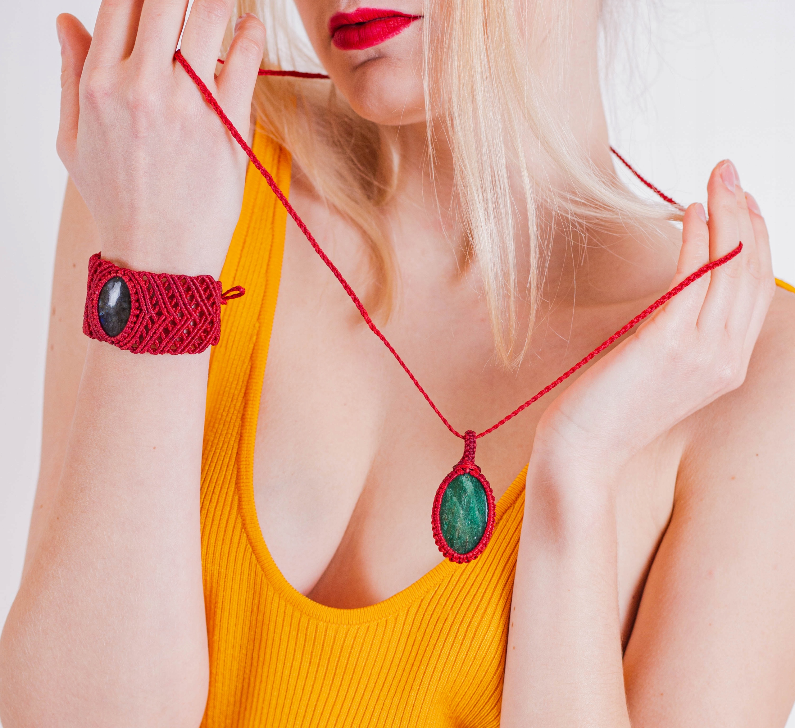 Sada mikromakramé náhrdelník náramek Indie