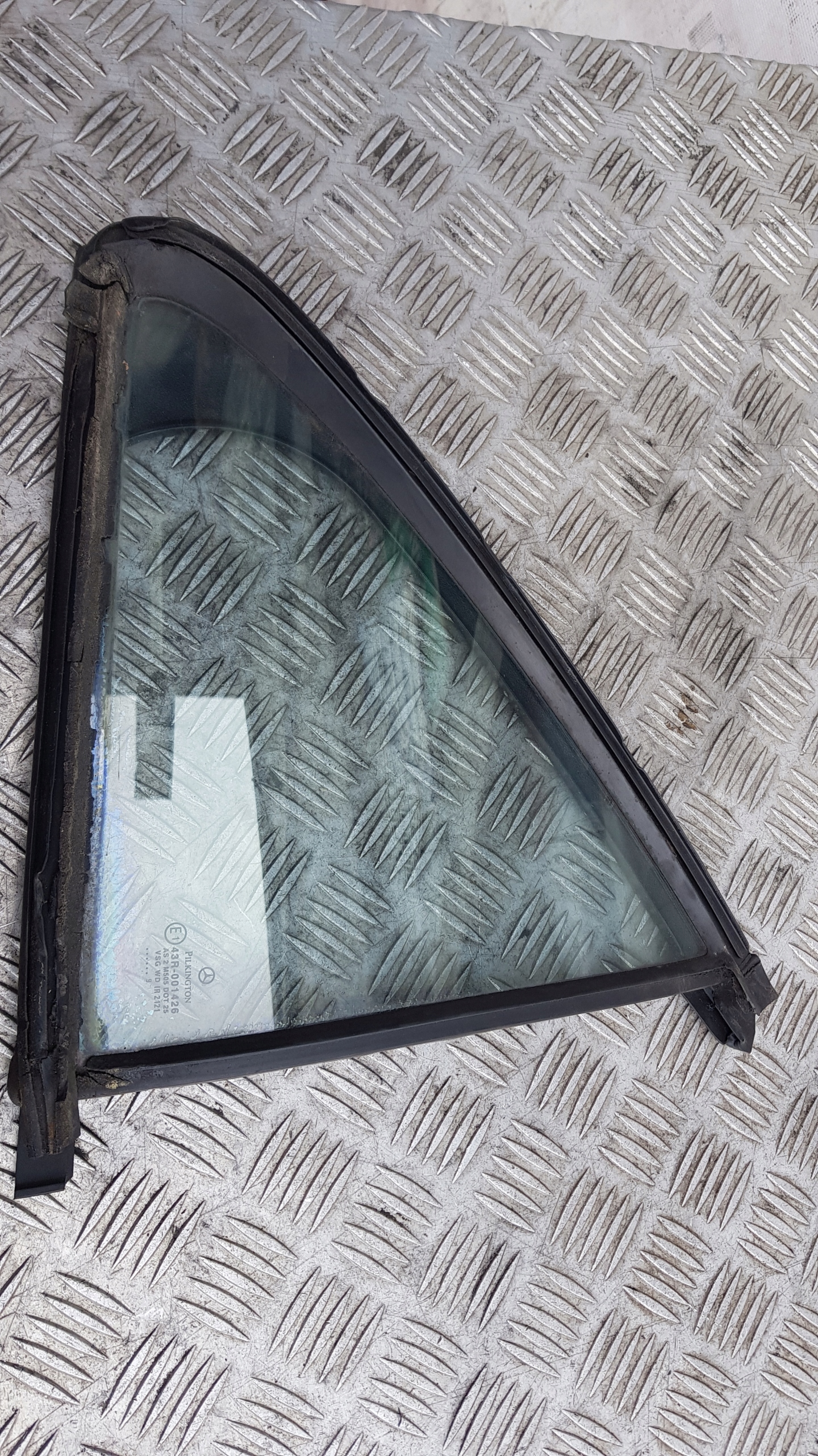 MERCEDES W220 window right rear part TROJKAT bodywork
