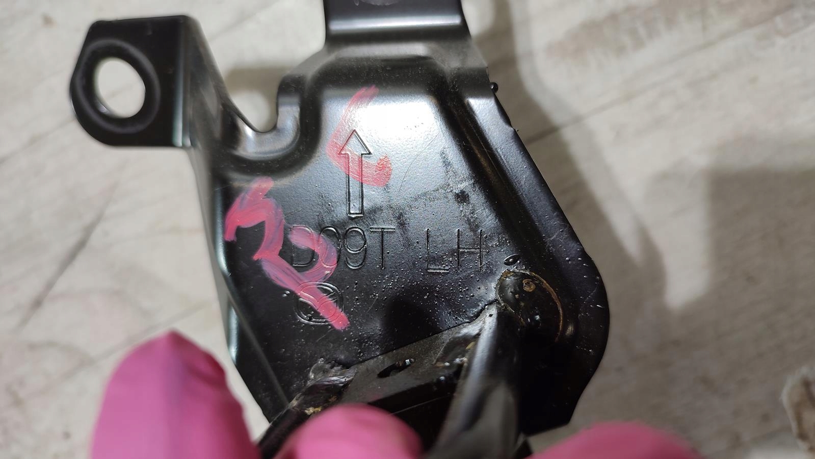 holder kanapy left Mazda 2 DJ / DL lift