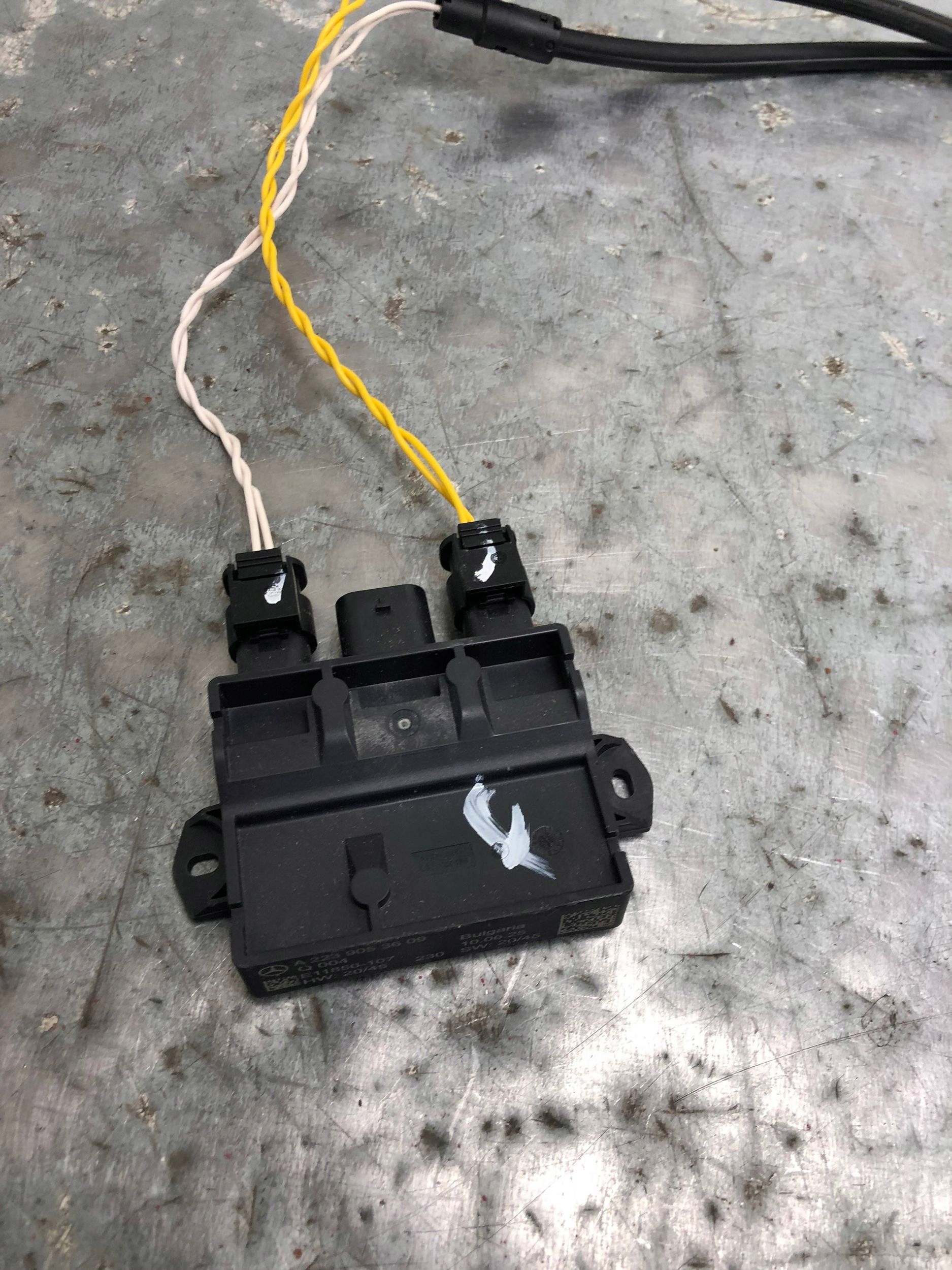 module control unit bonnet boot MERCEDES W206 A2239053609