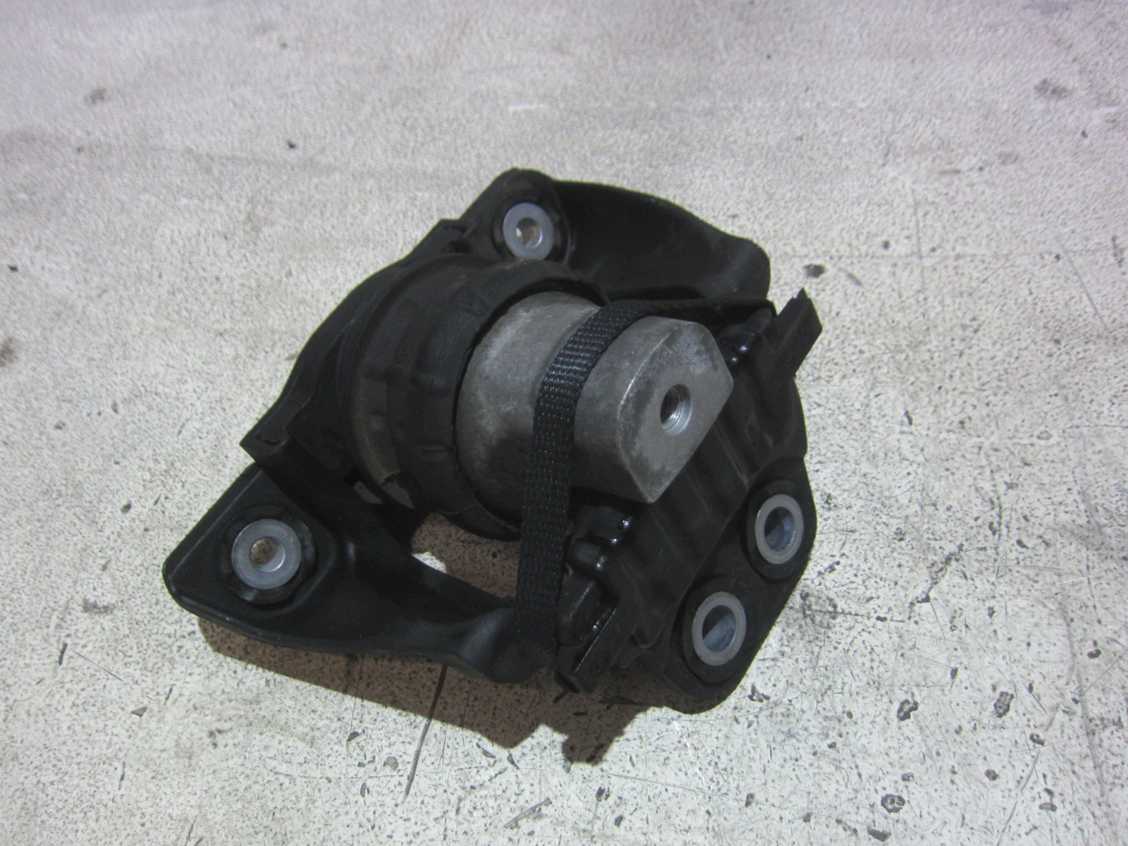 VOLVO XC90 II XC 90 support 2.0 T6 right engine mount 31330588