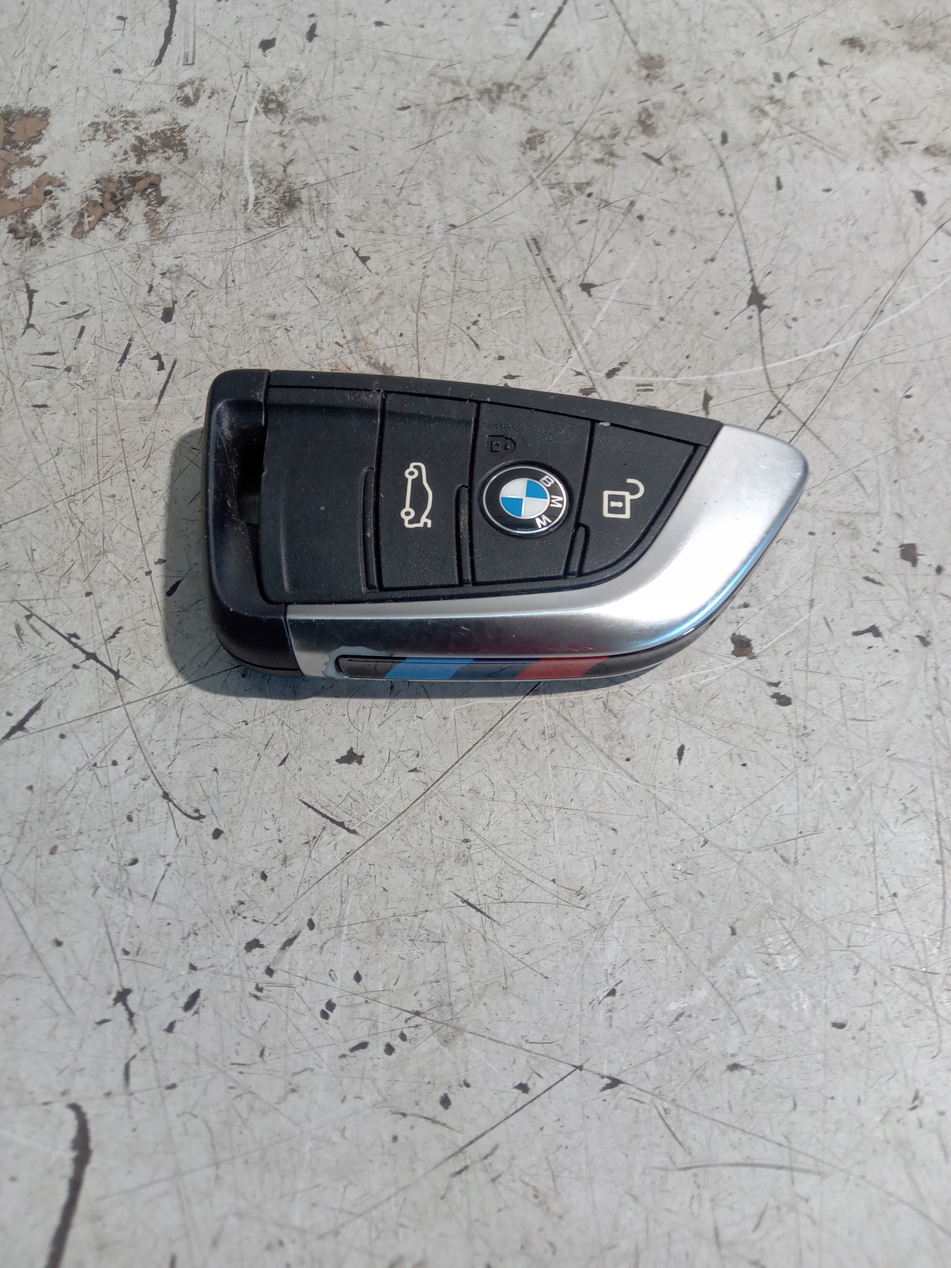 BMW X1 F48 брелок 6805998