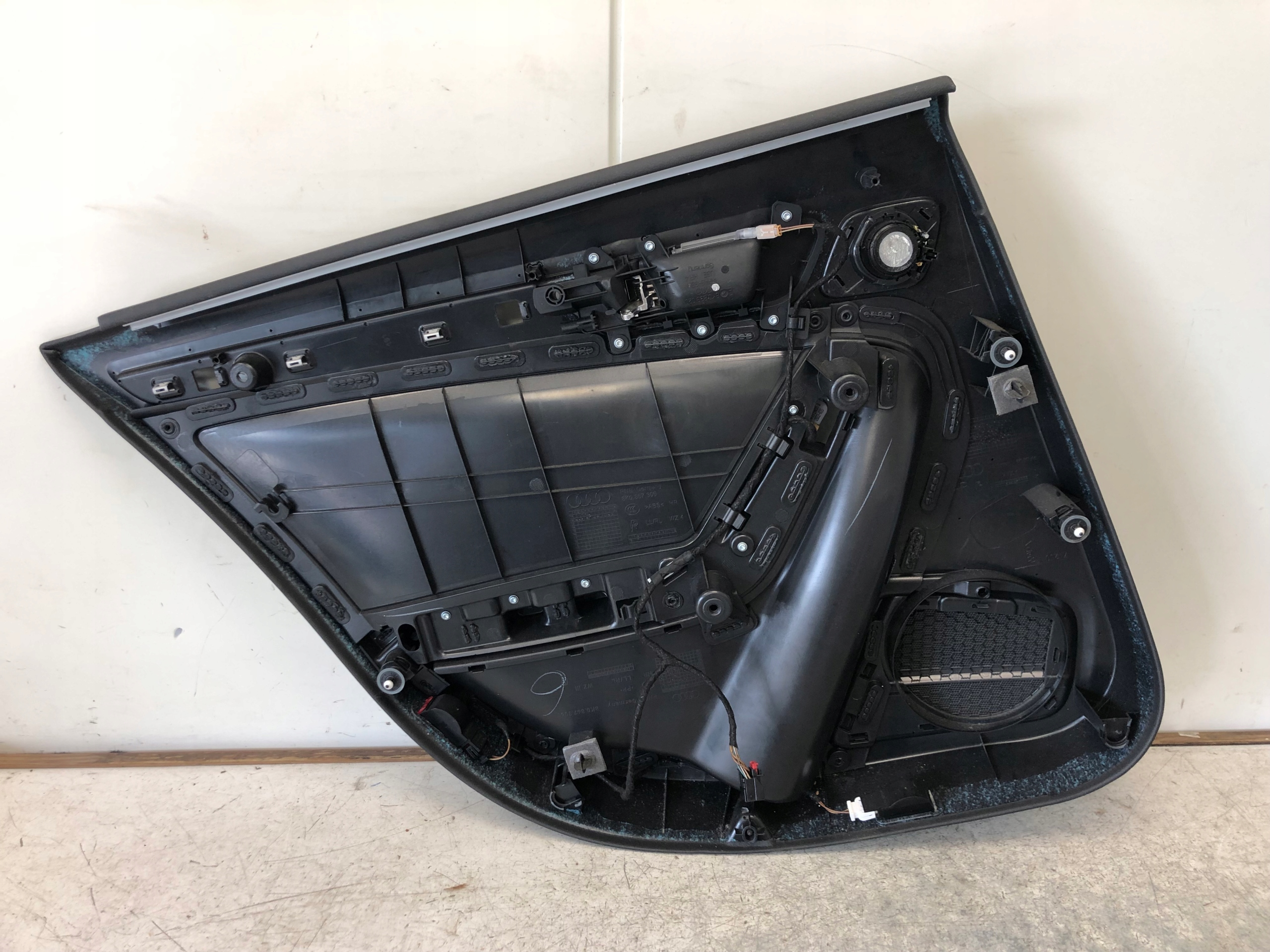 side door right rear part AUDI A4 B8 8K0867306