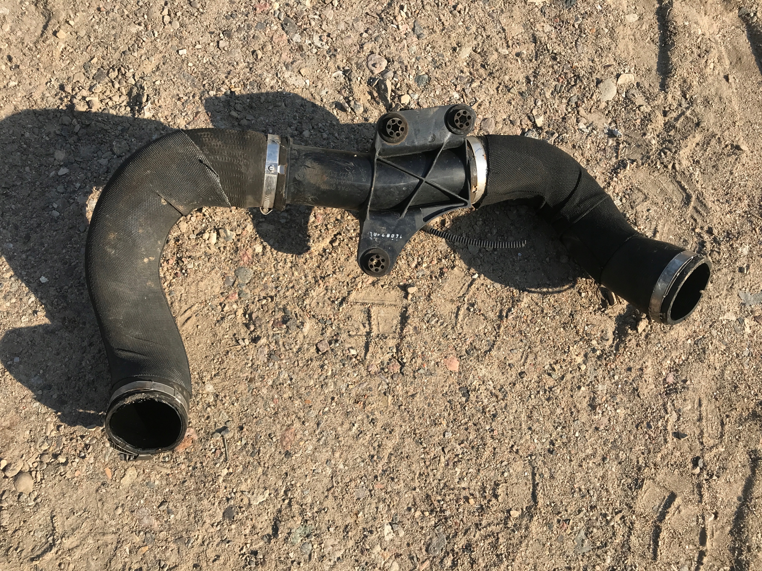 trouba hadice intercoolera AUDI A4 B8 A5 8K0145673AB
