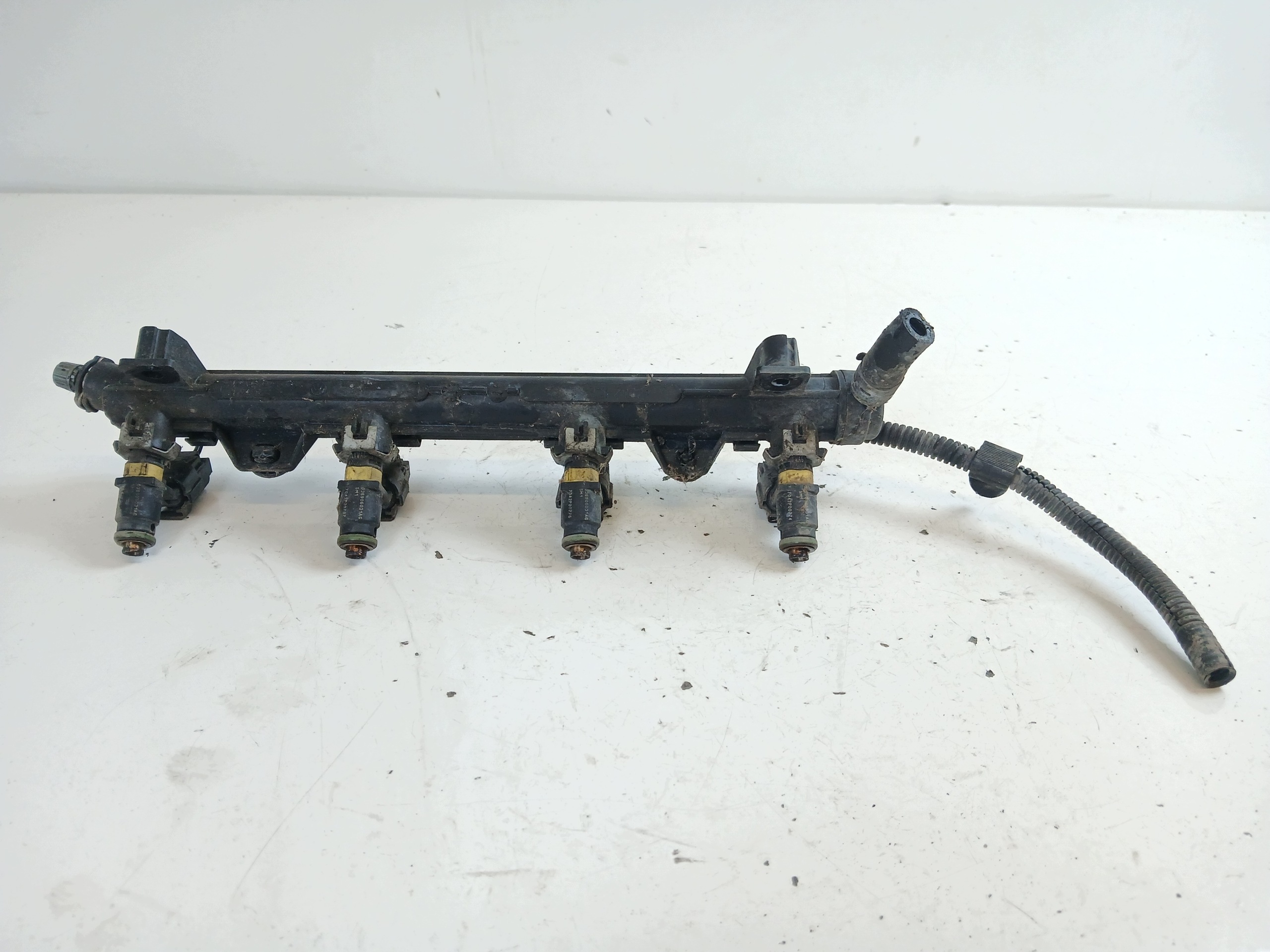 VW GOLF V SKODA FABIA II et 1.4 Rampe injection 036906031AG