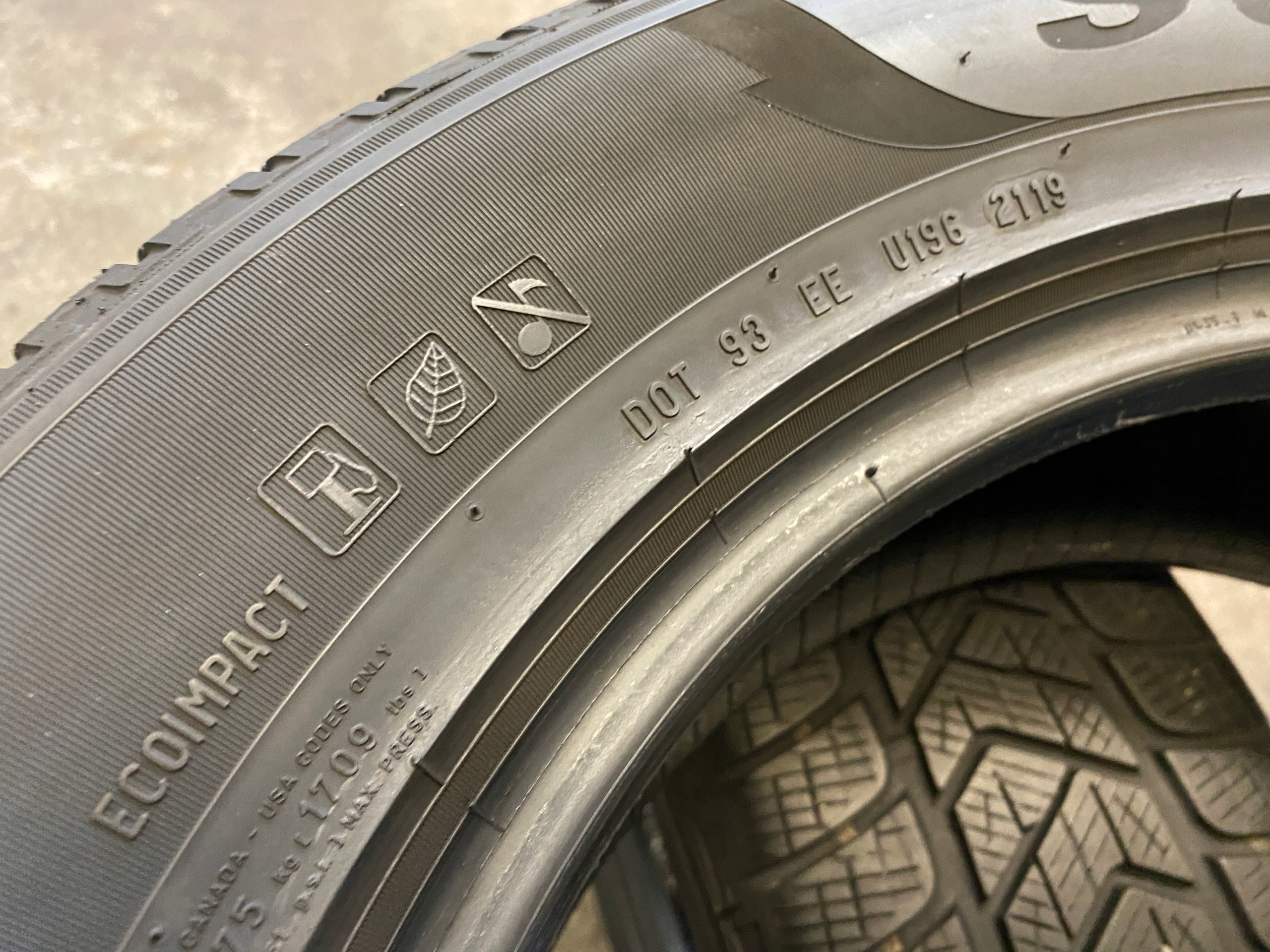 2 tyres winter 215/65R17 Pirelli Scorpion Winter Seal 7mm