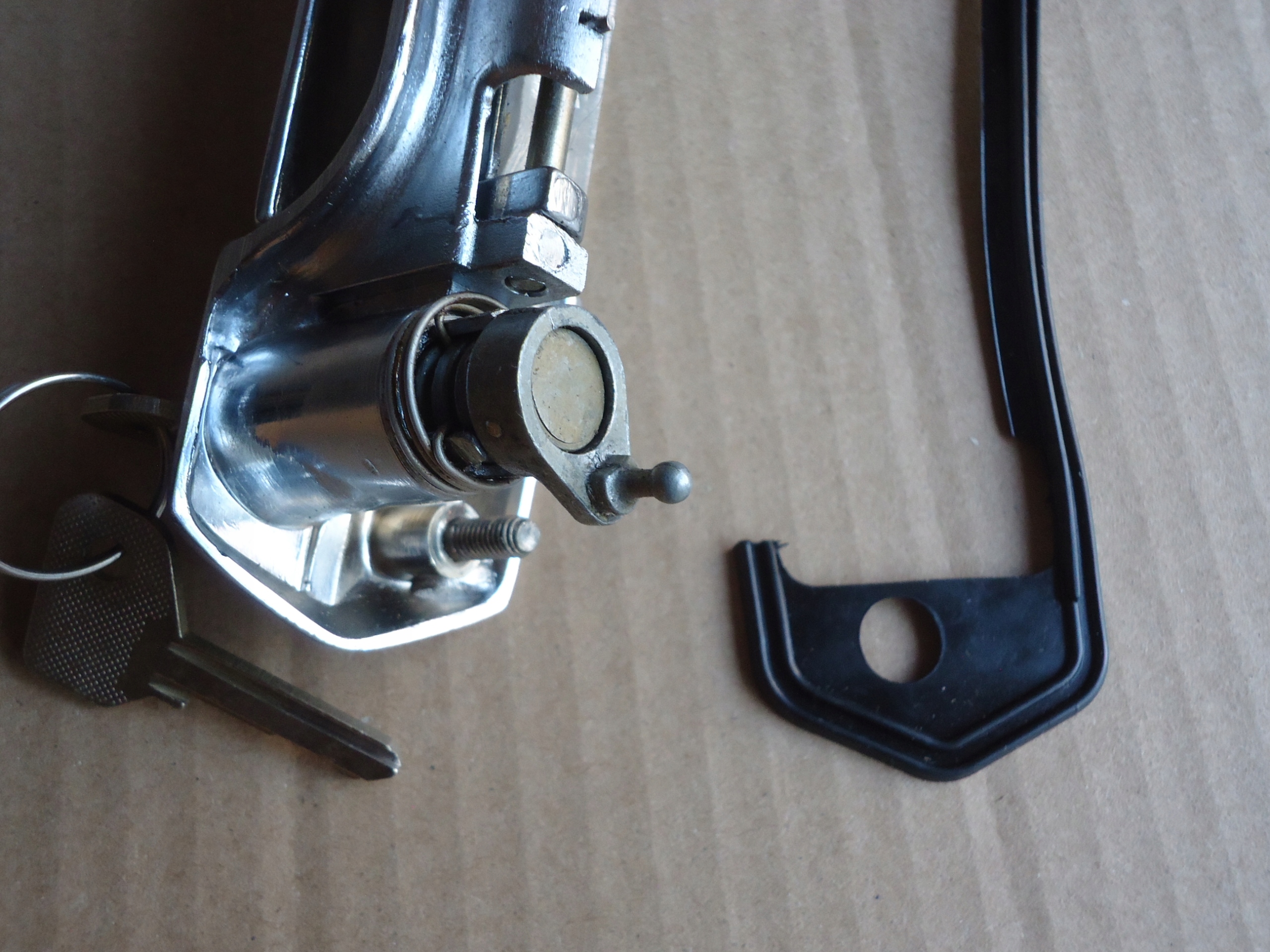 SPRĘŻYNA BĘBENKA KLAMKI DRZWI PRZÓD FIAT 125p Producent części Fiat OE