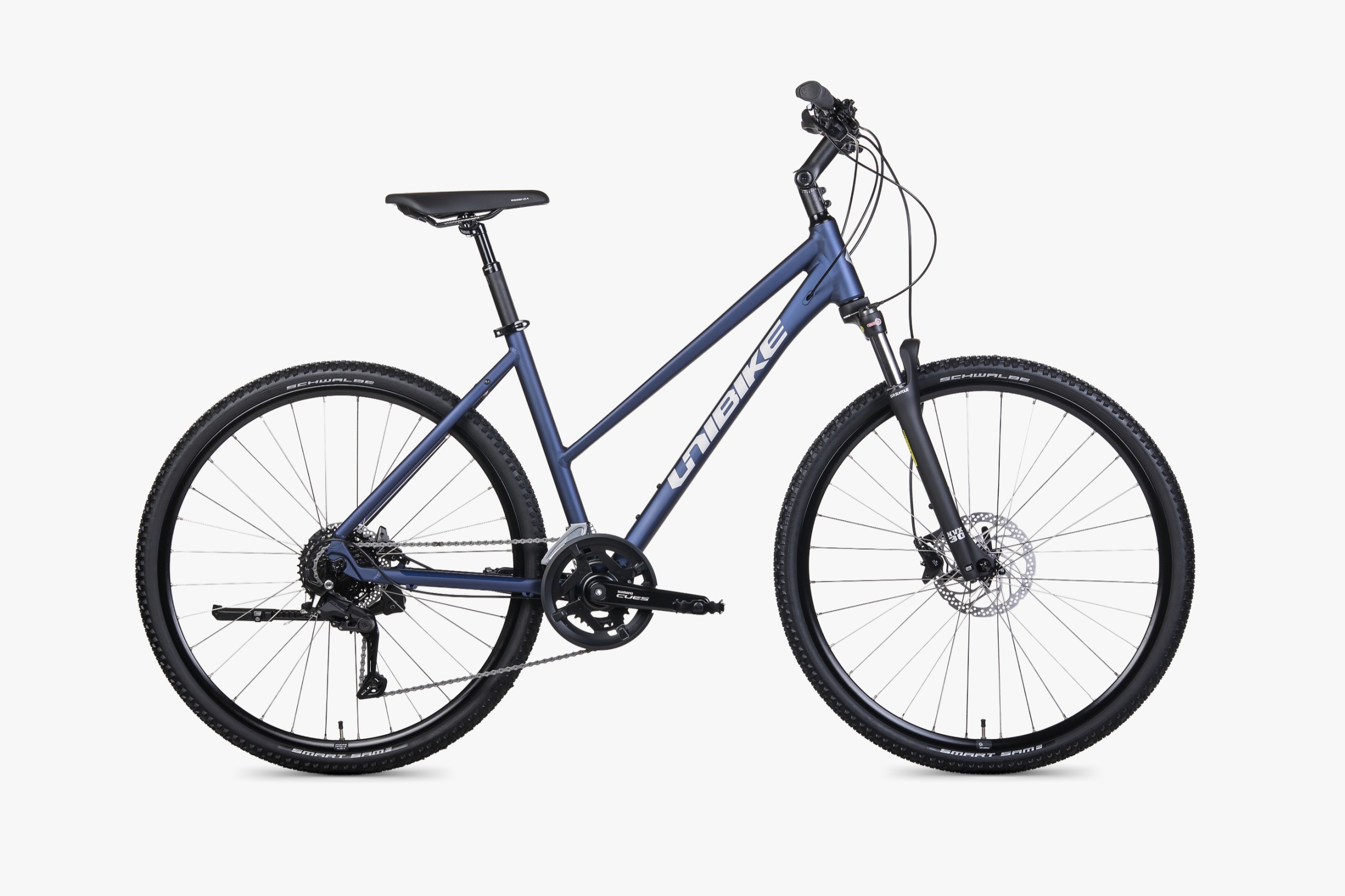 Rower crossowy Unibike Crossfire D-19 Granatowy na tle drogi
