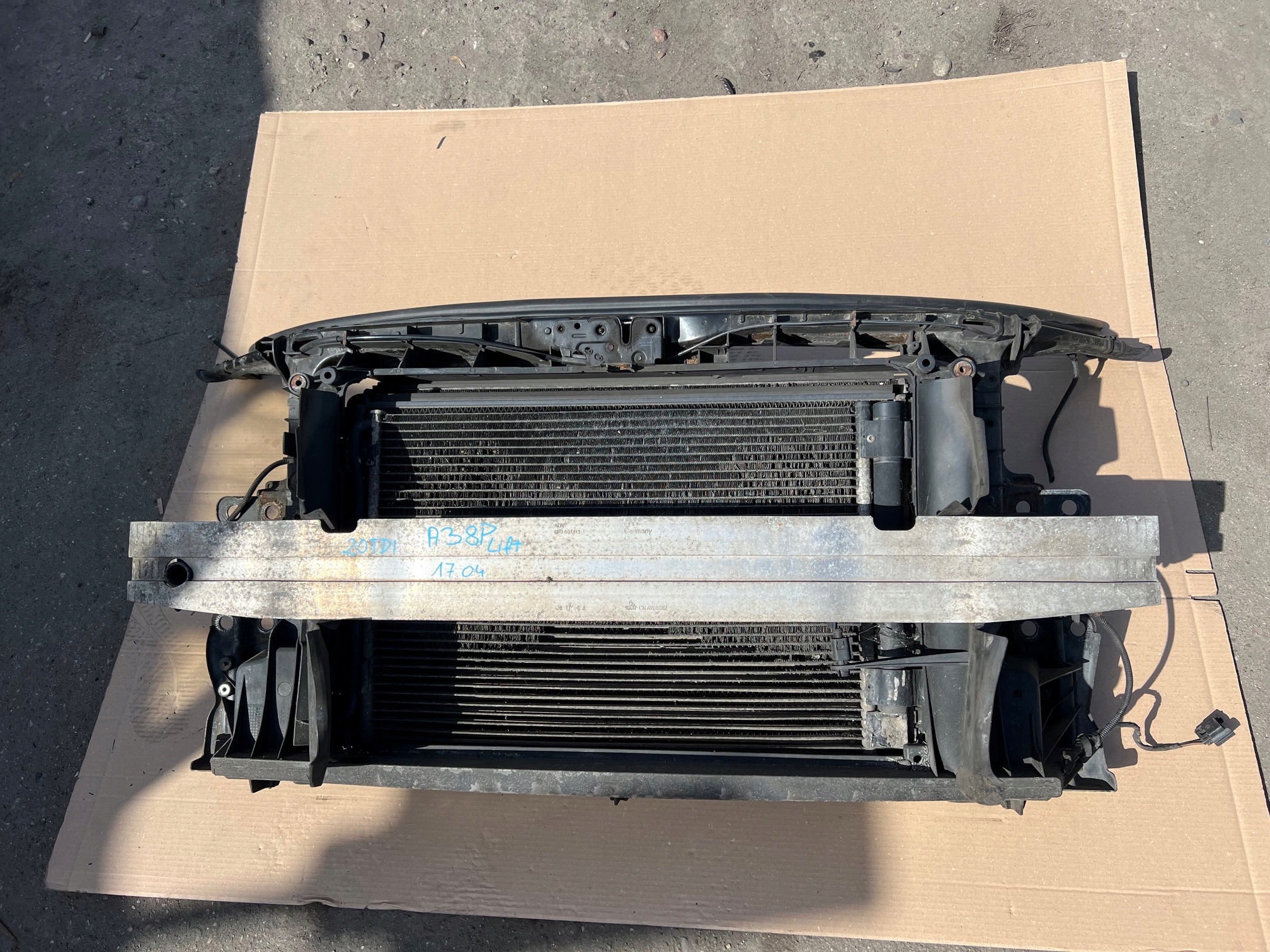 AUDI A3 8P LIFT 2.0 TDI support panel for radiators fans radiator