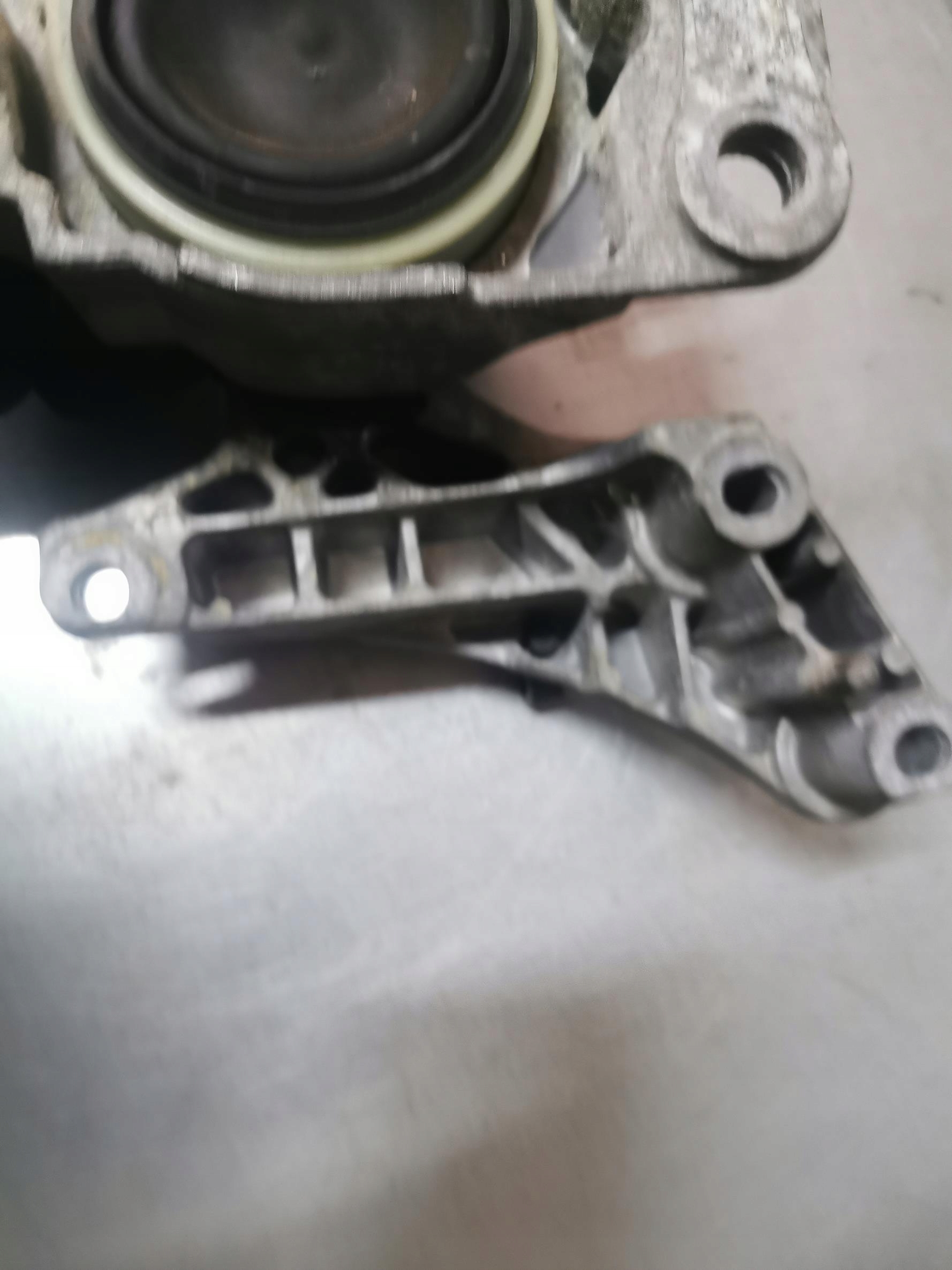 holder engine mount RENAULT MEGANE III 1.4 TCE 112100017R