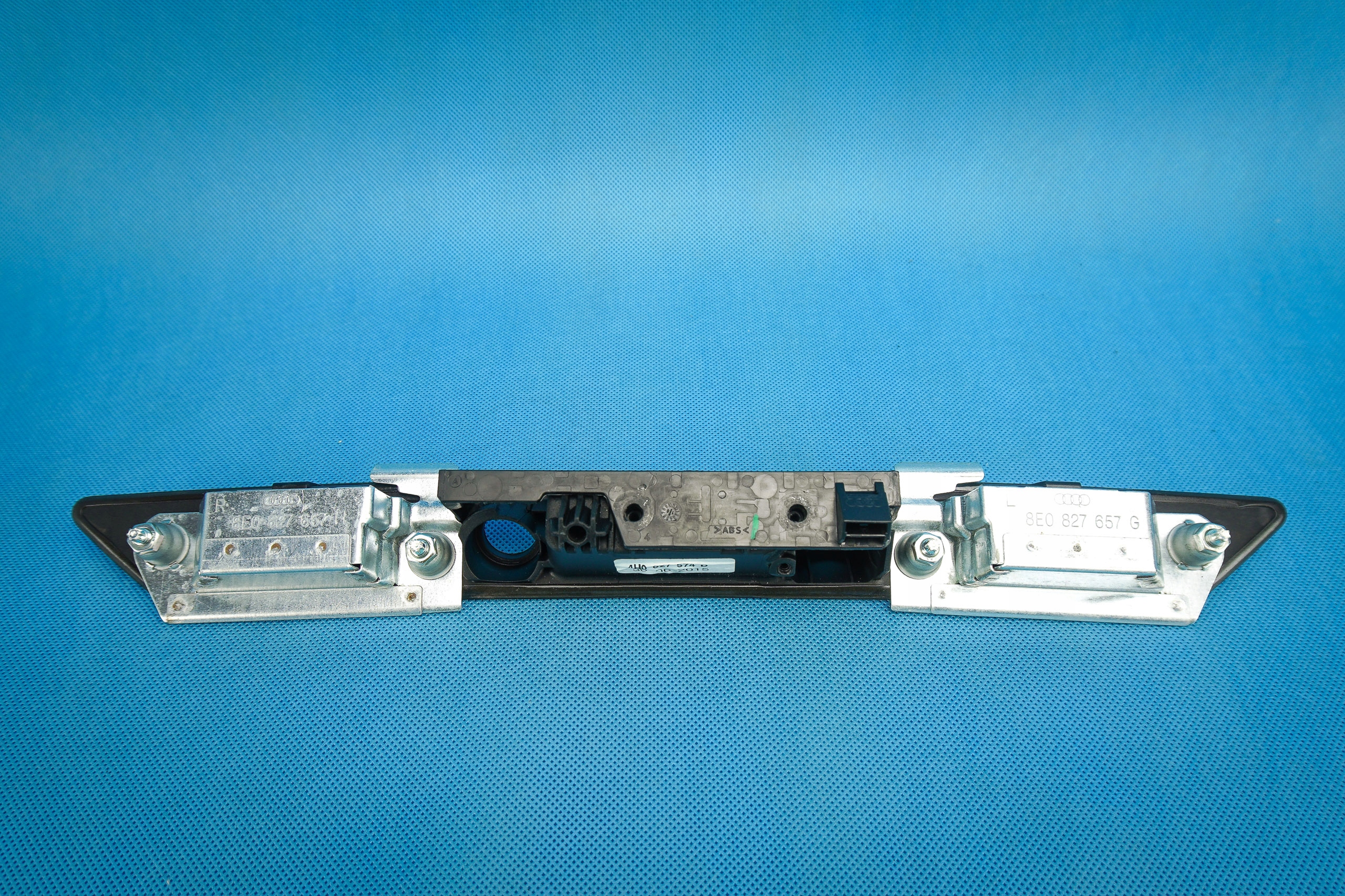 Moulage Poignée Arrière du capot Audi A8 S8 4H 4H0827574B