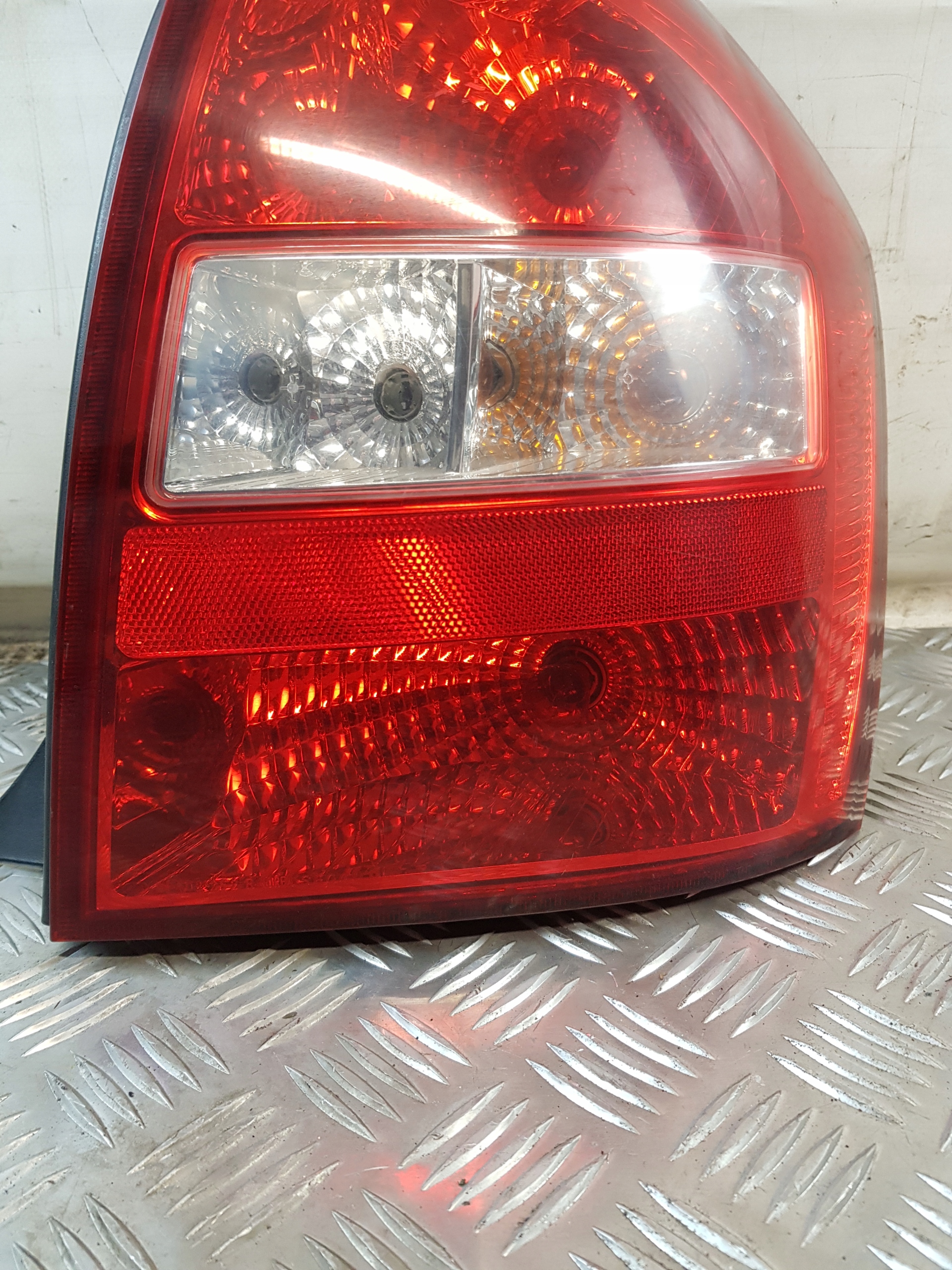 light right rear part KIA CERATO 05R- HATCHBACK EUROPA