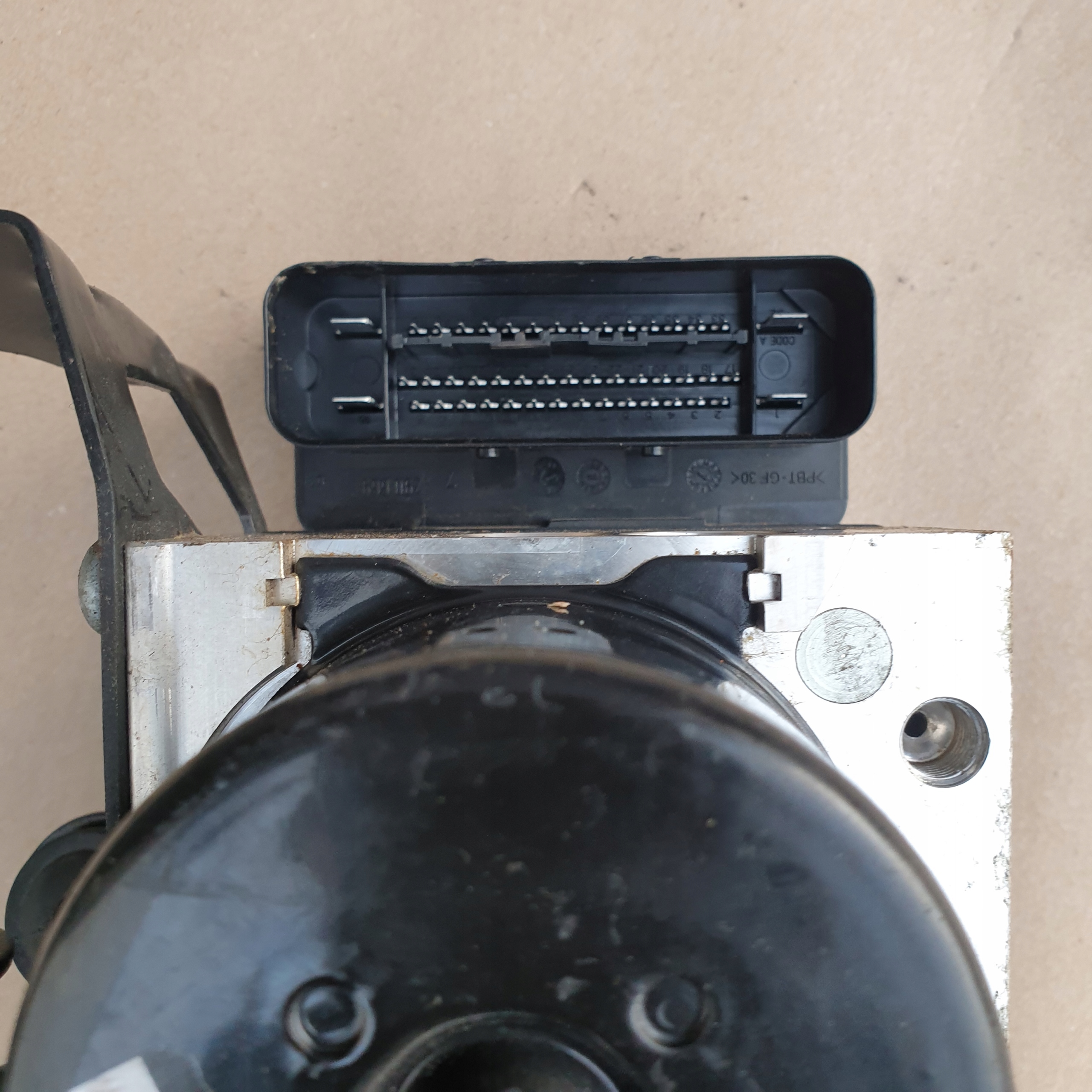 pump ABS control unit holder VOLVO S80 II OE EU