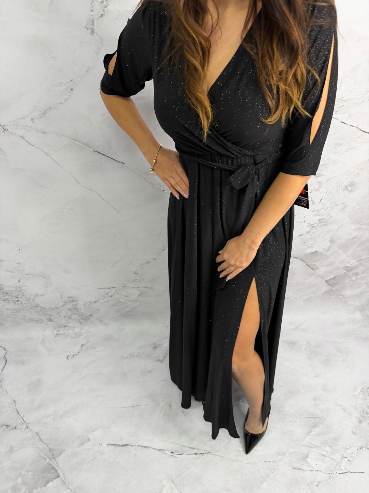 Šaty maxi brokátová, černá, rozparek na noze, velikost 40/42 L/XL