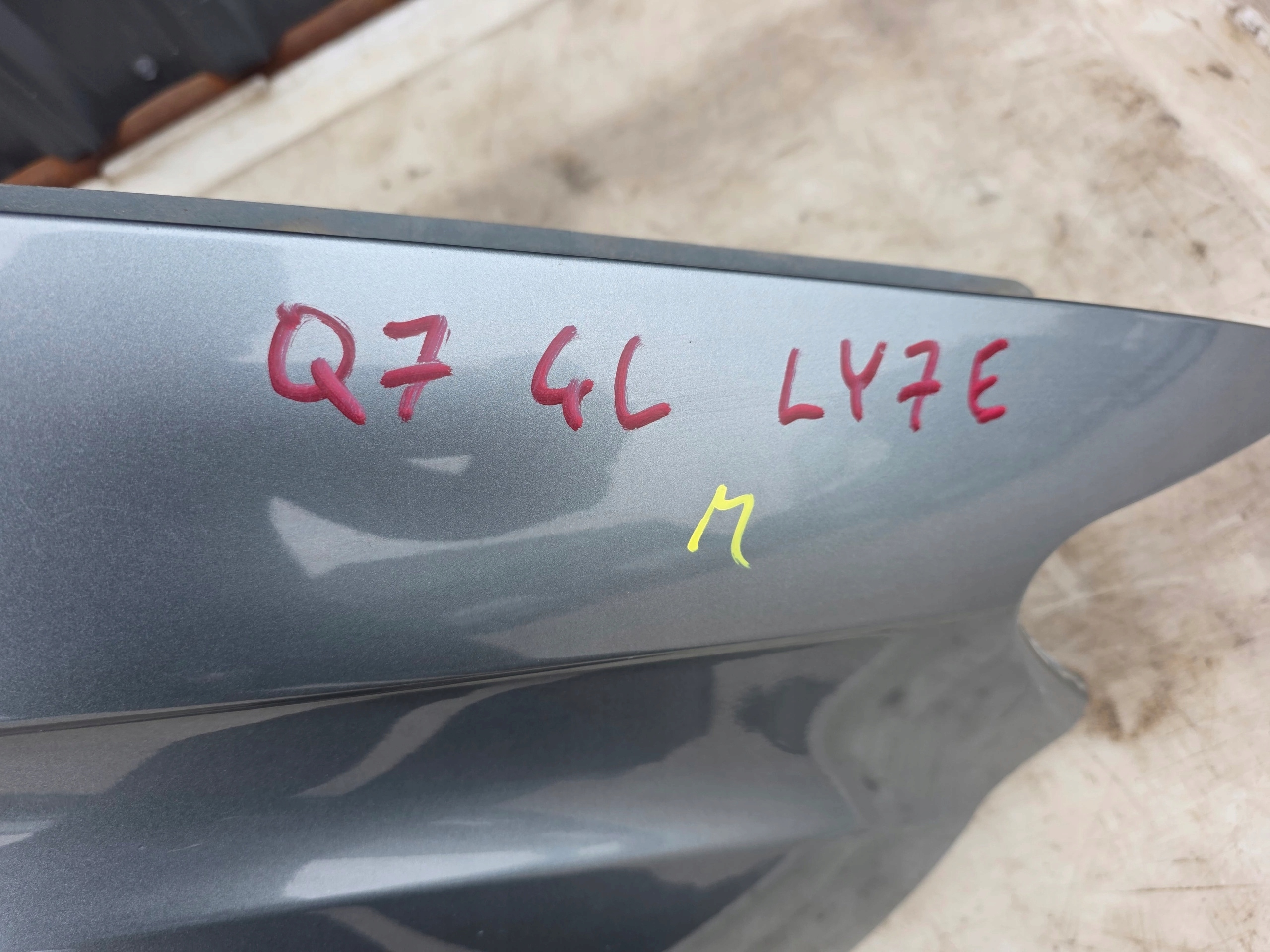 fender right front AUDI Q7 4L LY7E 2005-2015 !!!