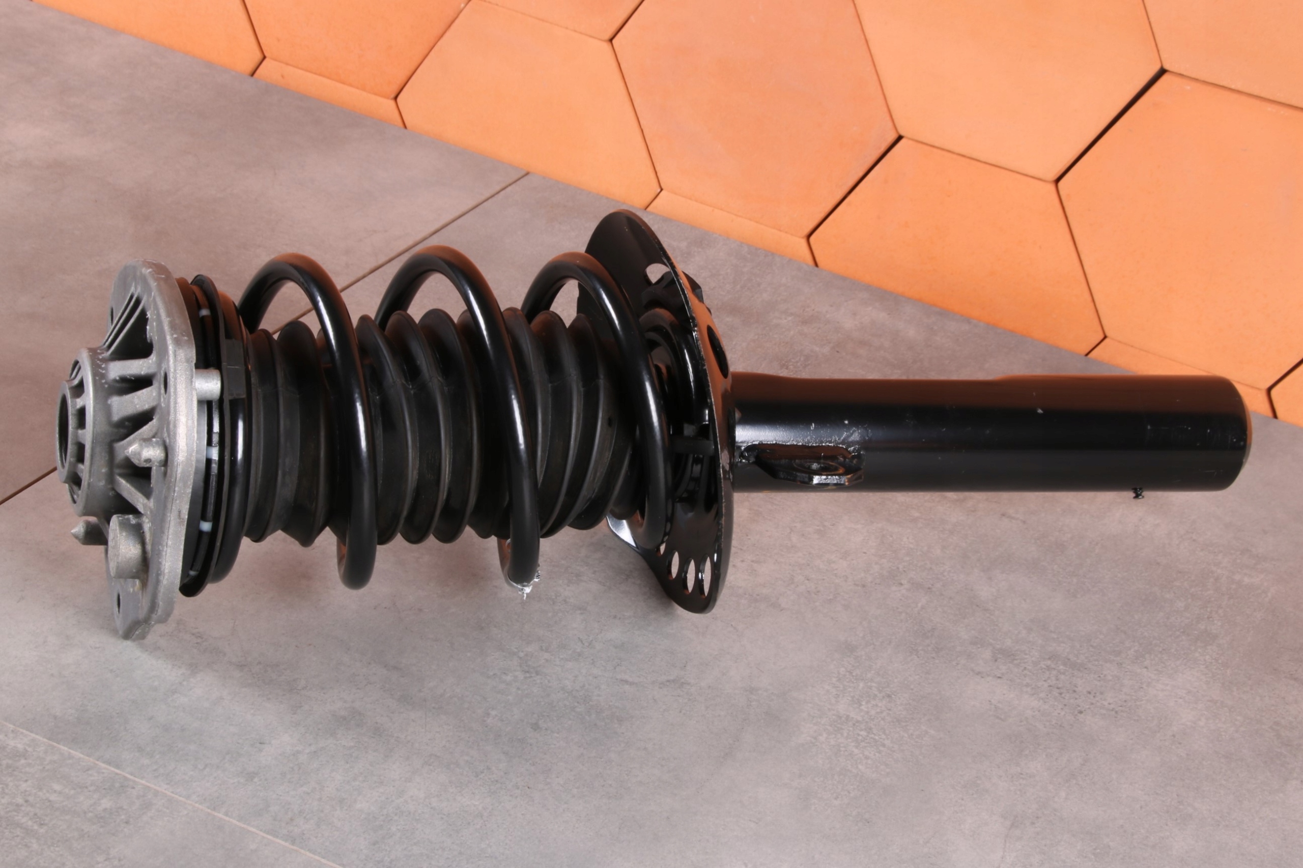 MINI F66 COOPER C B38N shock absorber right front front 5A31E14 12 km !!!