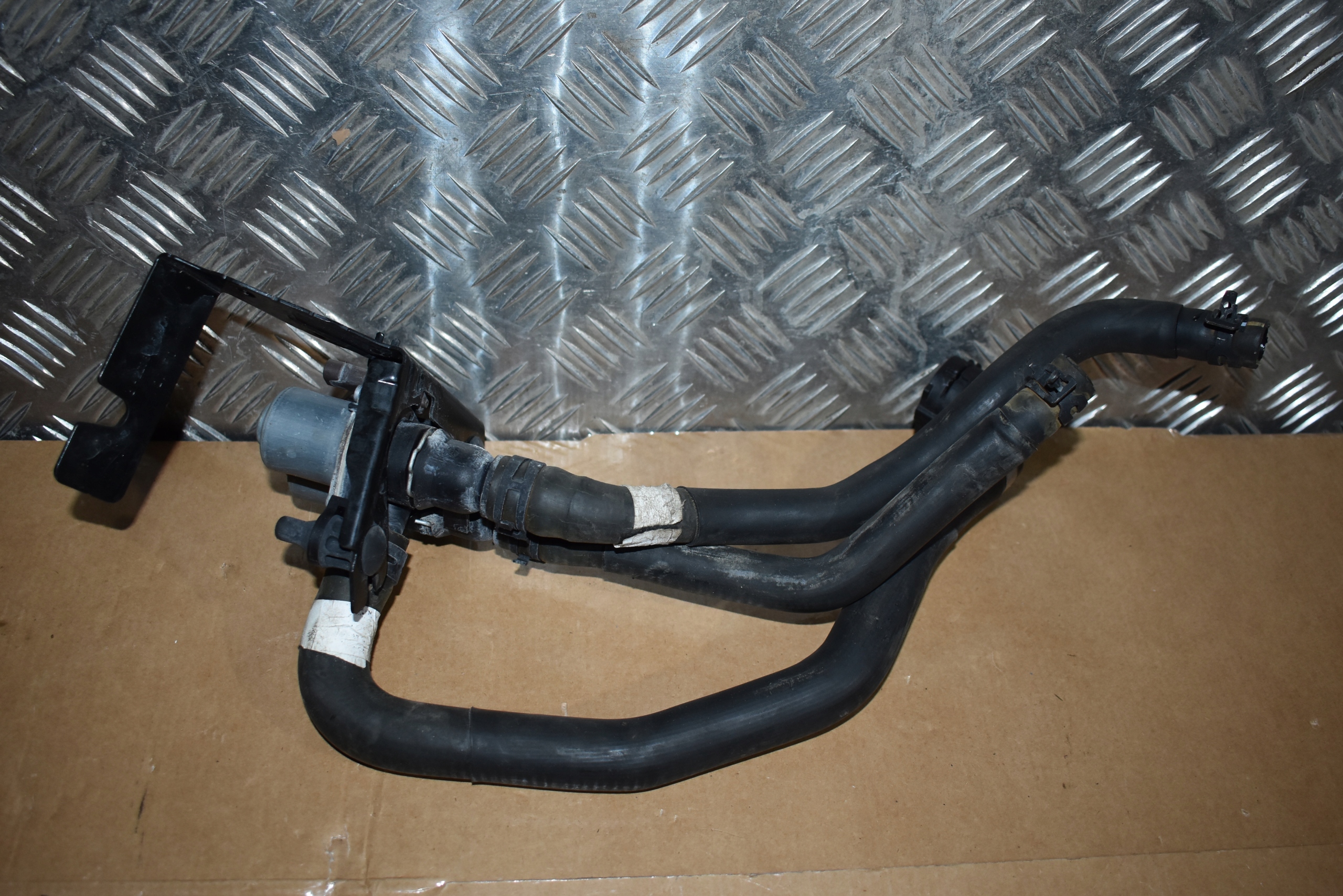 IDEALNY ventil vode MERCEDES W222 W223 1