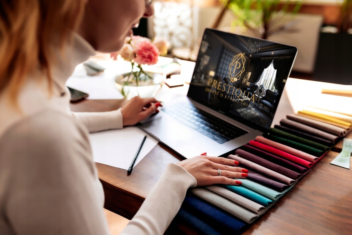 ZASŁONY ZACIEMNIAJĄCE KÓŁKA PRZELOTKI 140x170 HOLD Kolor odcienie niebieskiego